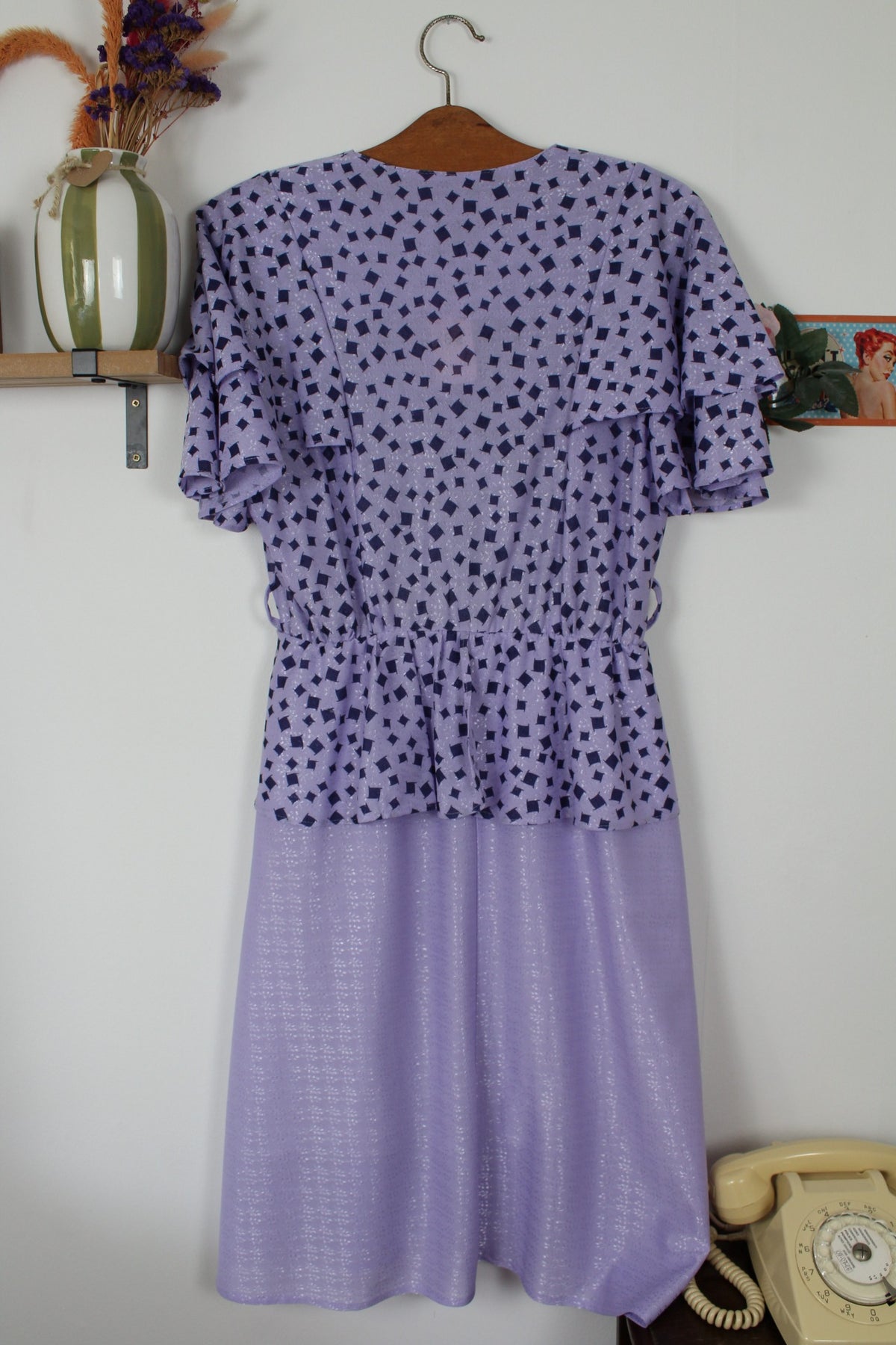 Robe vintage années 80 Shiny Paris - lilas satiné & volants romantiques - Taille 38/40
