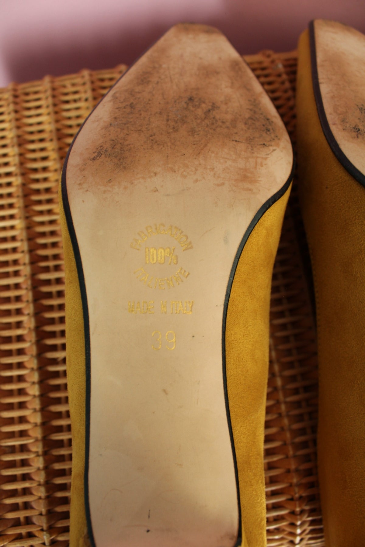 Escarpins vintage années 90 effet daim jaune moutarde - made in Italy - pointure 39
