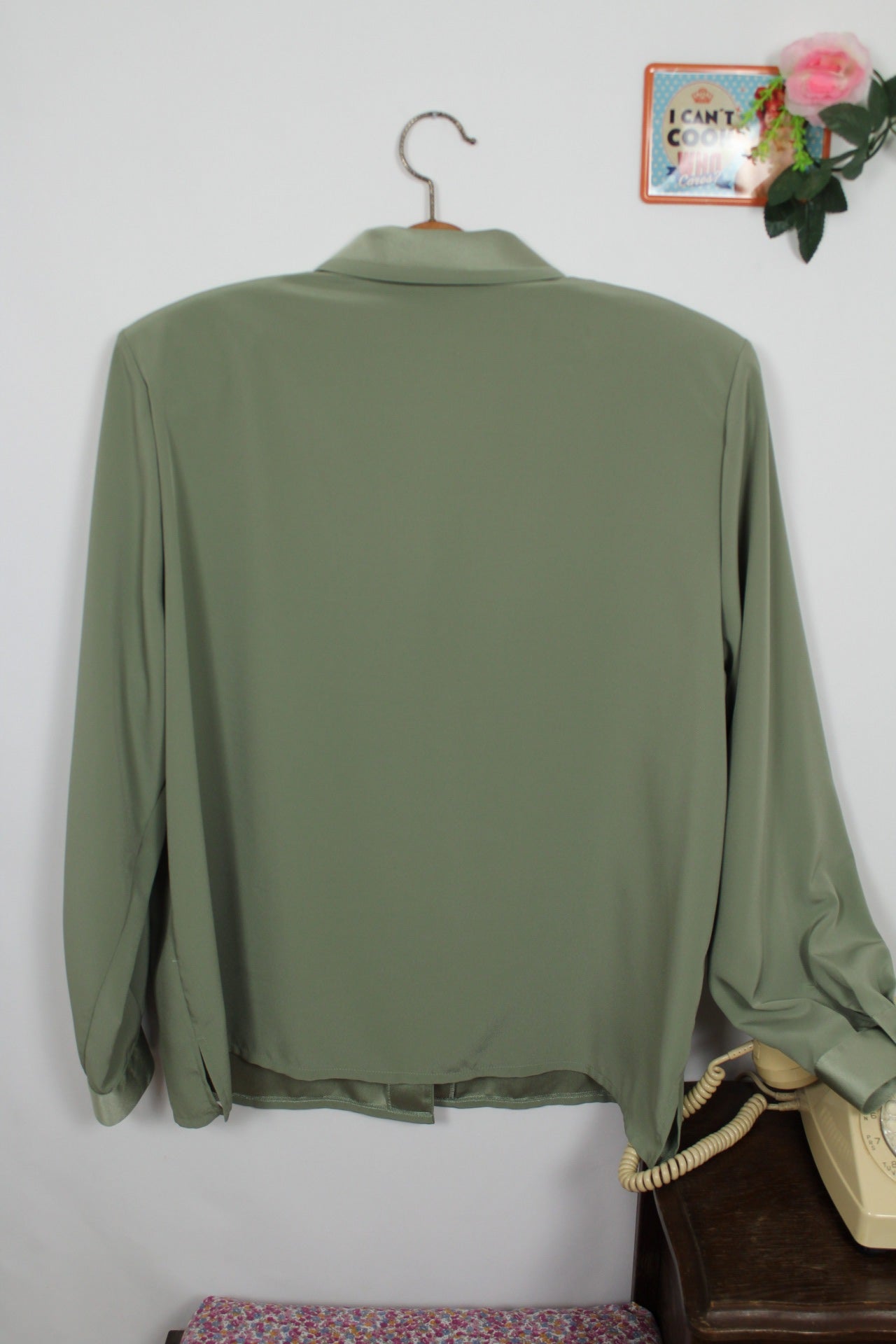 🌸🍒Chemise vintage 80/90's vert sauge satinée - chic made in France - Taille 46/48🍒🌸