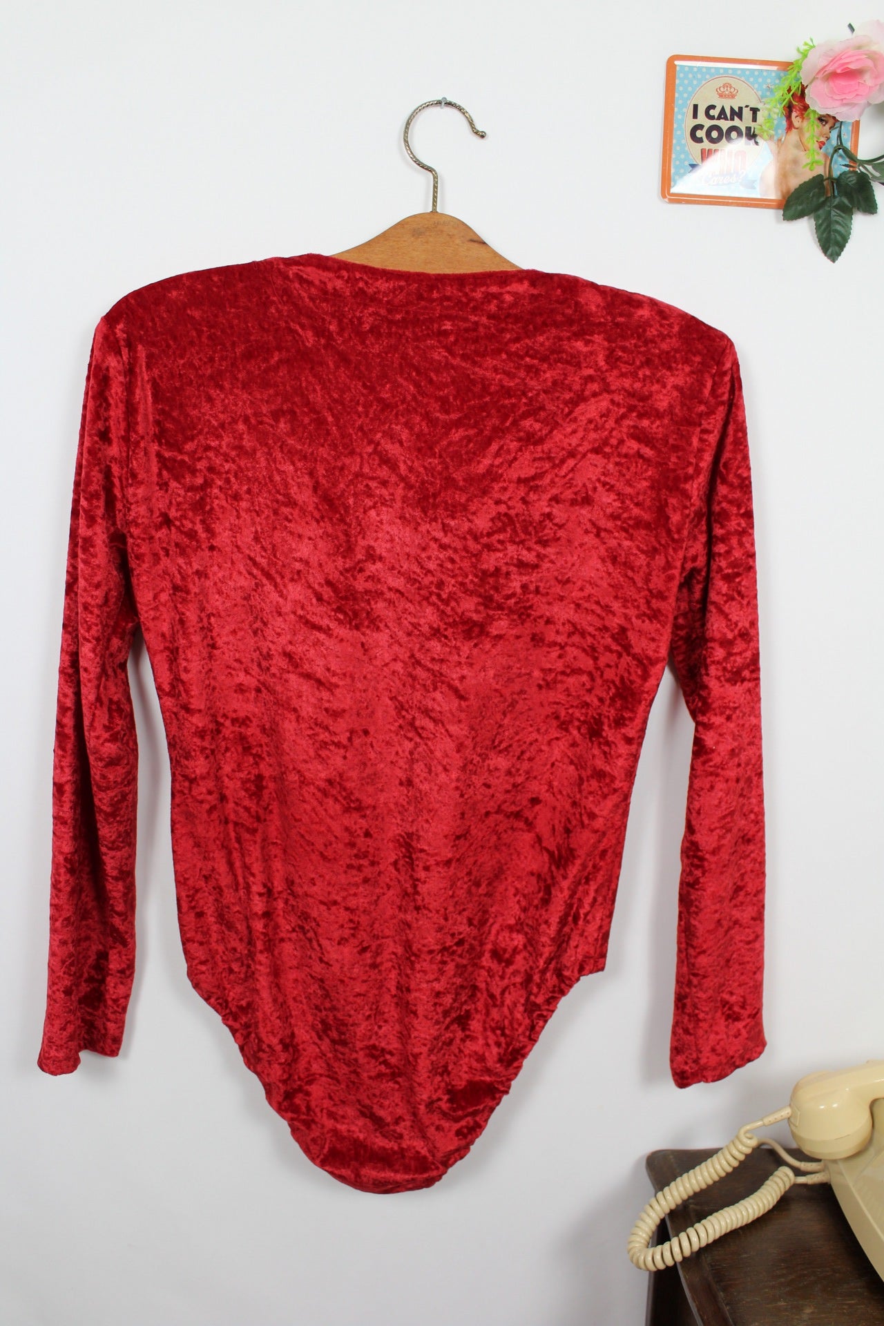 🌸🍒Body rouge en velours satiné 80's glamour - anneau doré - Taille 38🍒🌸
