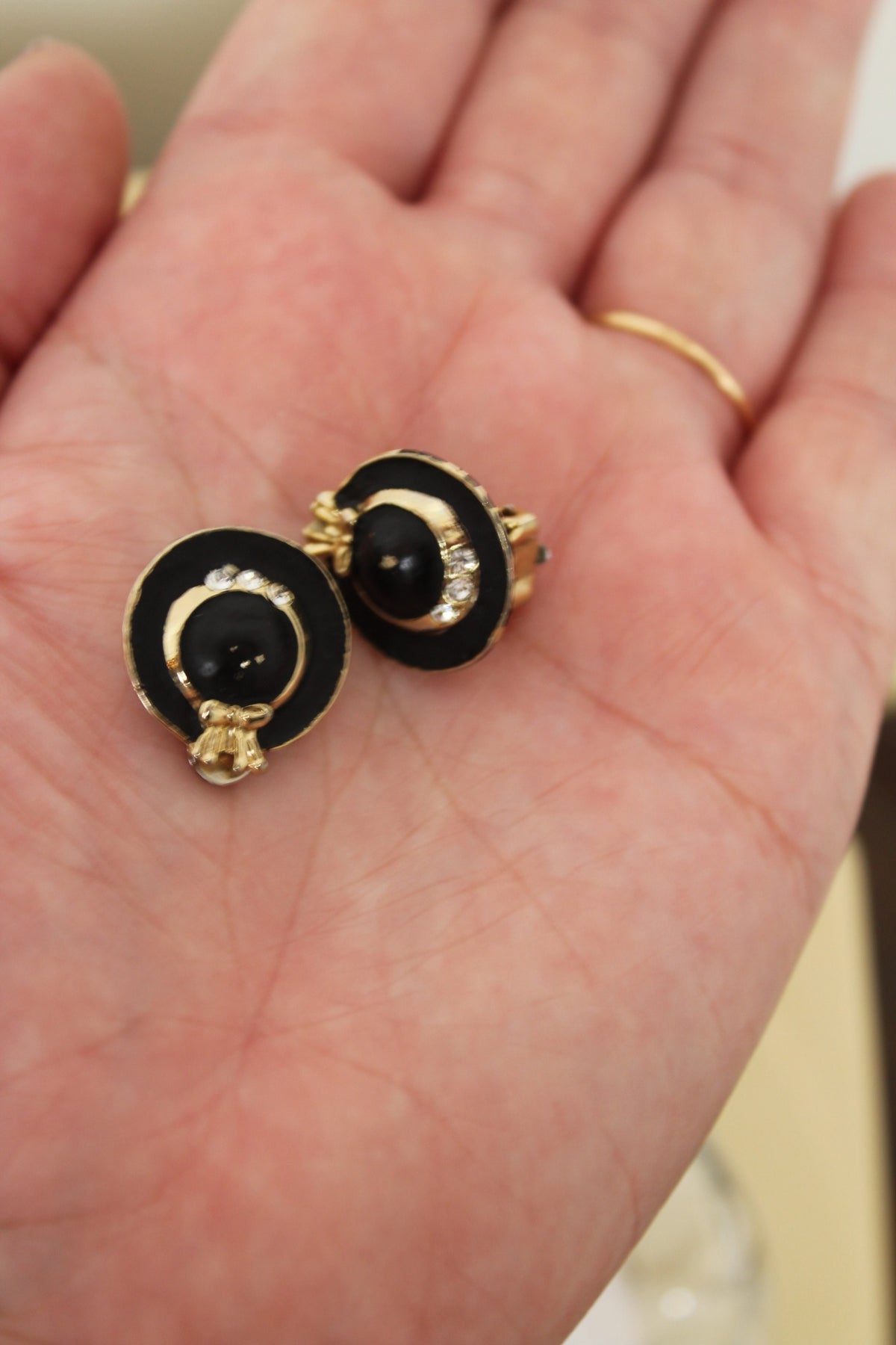🌸🍒Boucles d'oreilles clips vintage années 80 en forme de chapeaux🍒🌸