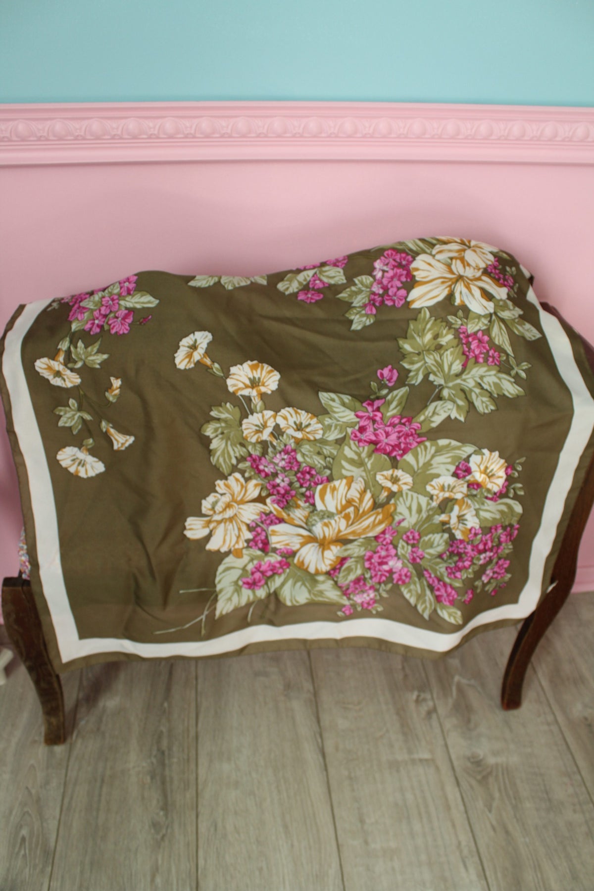 Foulard vintage années 80 kaki fleuri