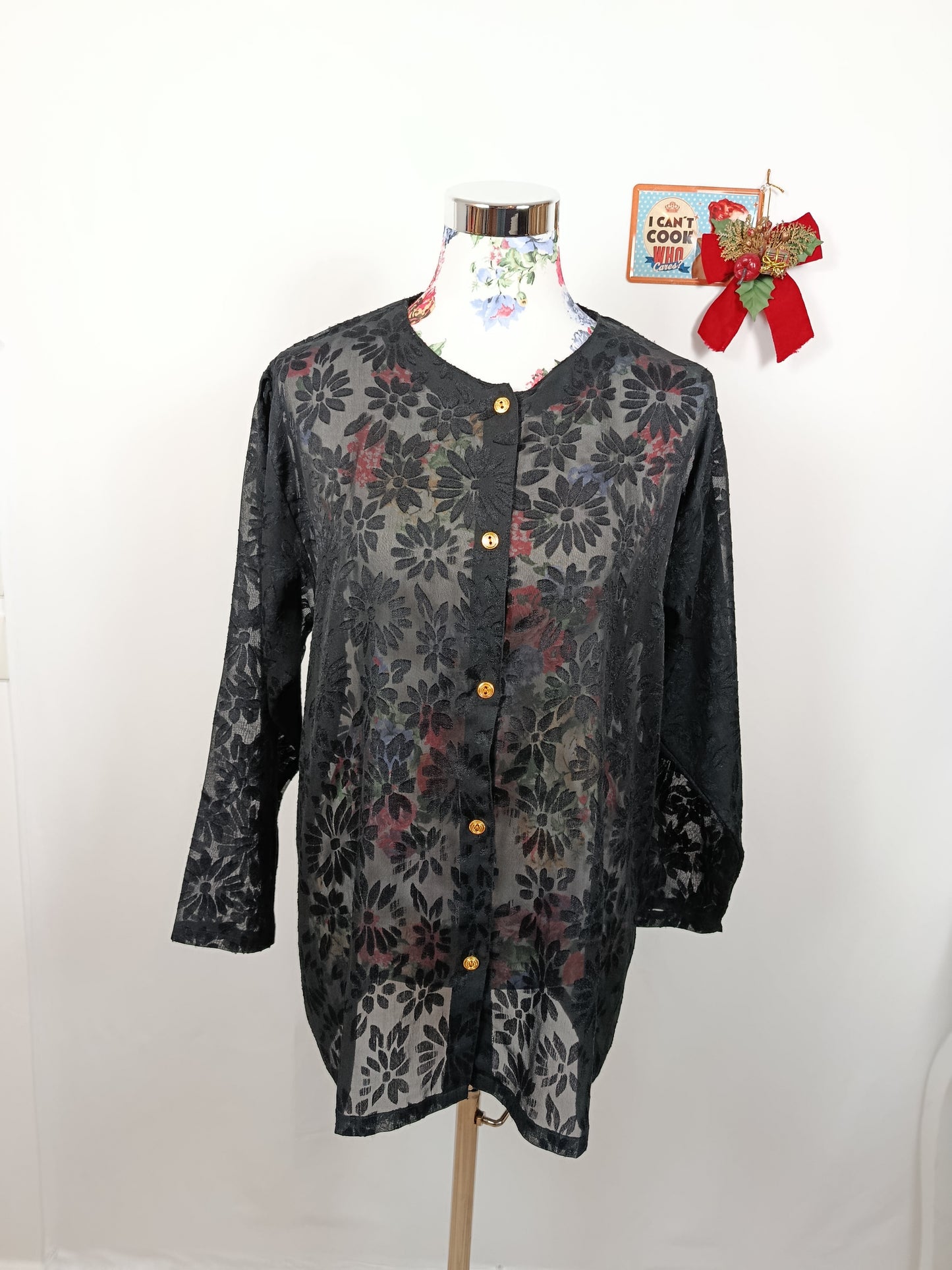 ✨Blouse vintage noire transparente 80's - boutons dorés & fleurs en relief✨