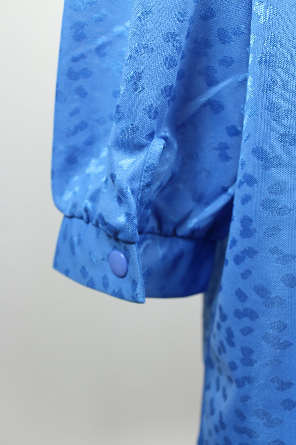 🌸Blouse vintage 80's bleu vif - motifs satinés léopard🍒