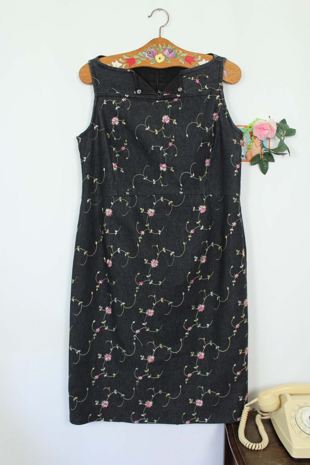 🌸🍒Robe en jean vintage 90's - gris foncé brodée de fleurs - Taille 40🍒🌸