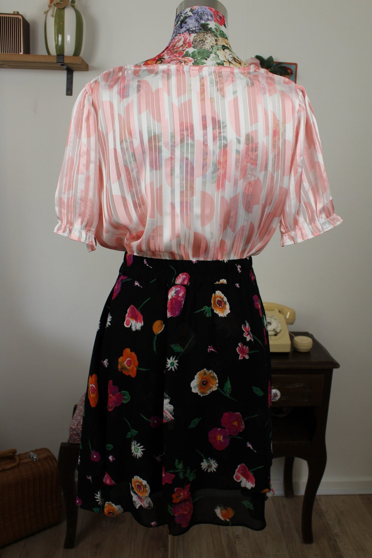 🌸🍒Blouse rétro rayée blanc satiné & demi-sphères roses pastel romantique - Taille 42/44🍒🌸