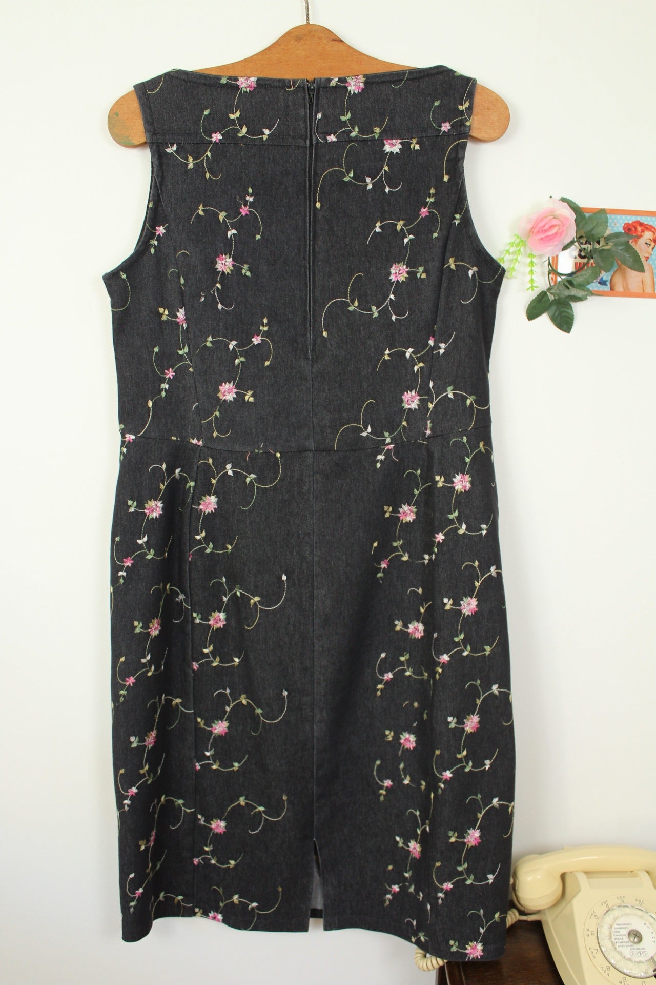 🌸🍒Robe en jean vintage 90's - gris foncé brodée de fleurs - Taille 40🍒🌸
