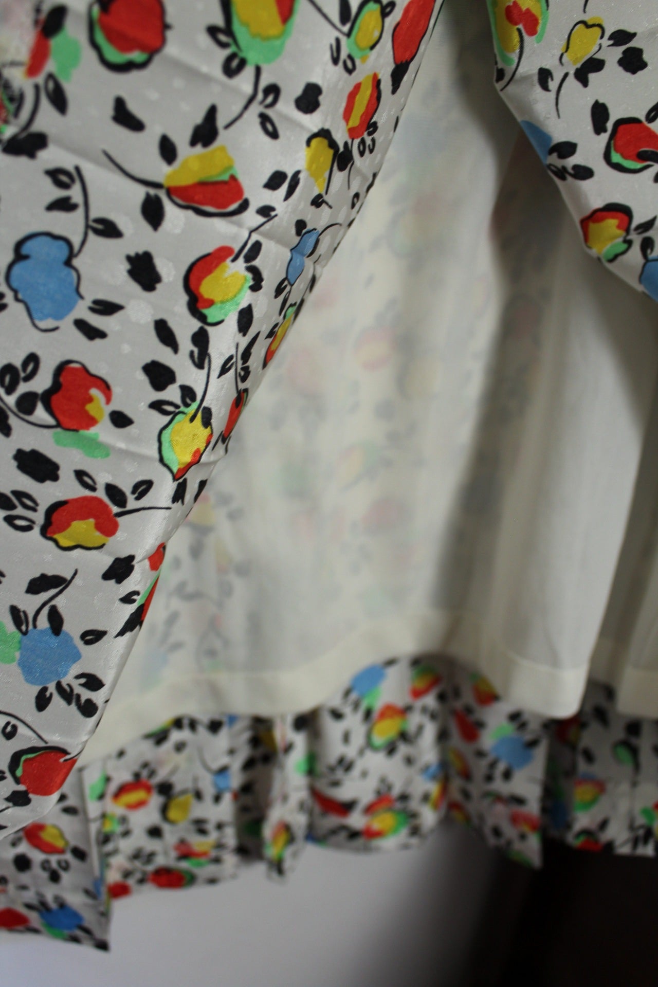 🍒🌸Jupe plissée vintage années 80 - pétales de fleurs et pois satinés - Taille 44🌸🍒