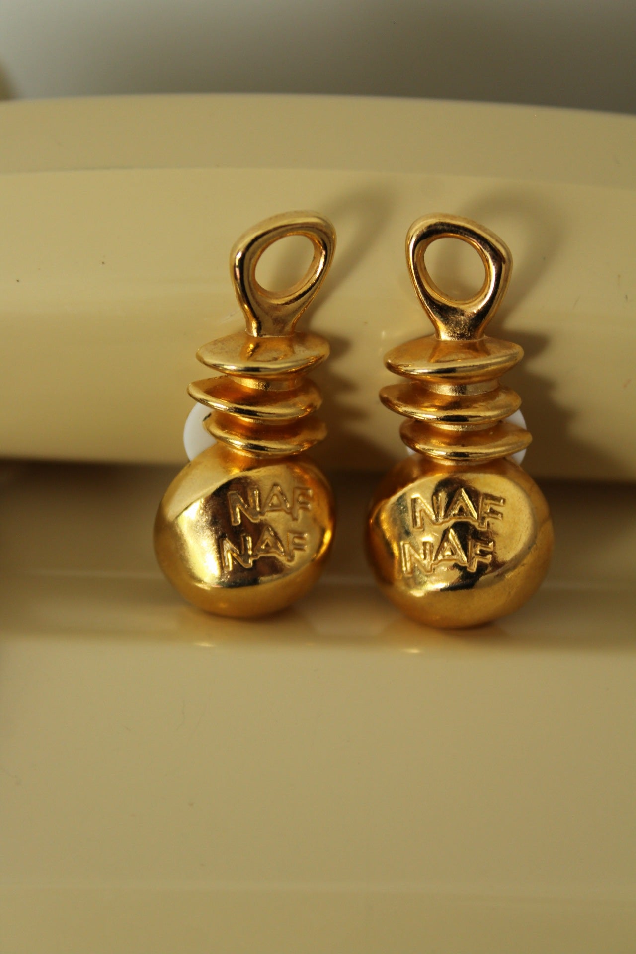 🌸🍒Boucles d'oreilles clips vintage Naf Naf années 80/90 - métal doré brillant🍒🌸
