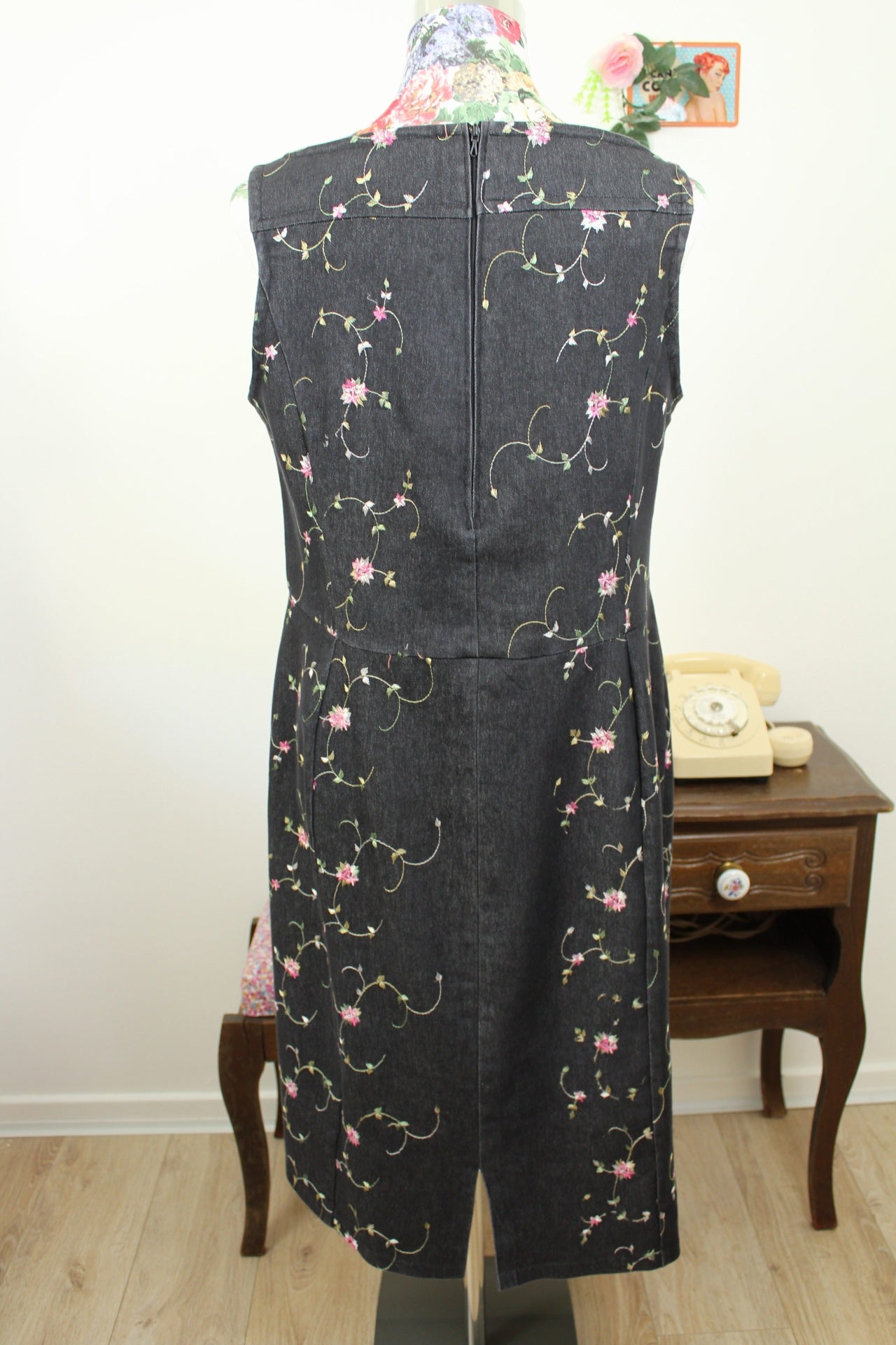 🌸🍒Robe en jean vintage 90's - gris foncé brodée de fleurs - Taille 40🍒🌸