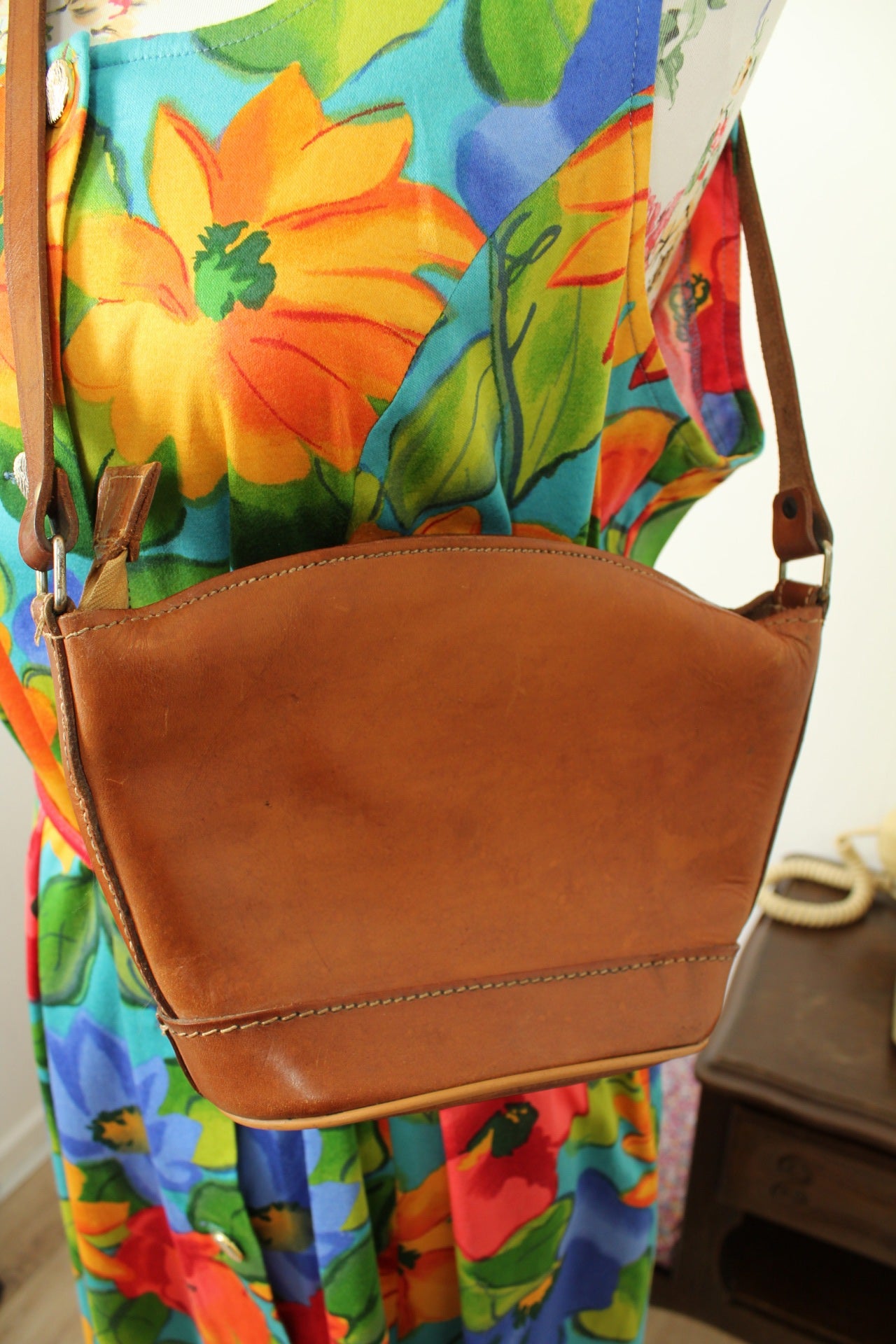 🌸🍒Sac bandoulière vintage 70's en cuir lisse cognac 🍒🌸