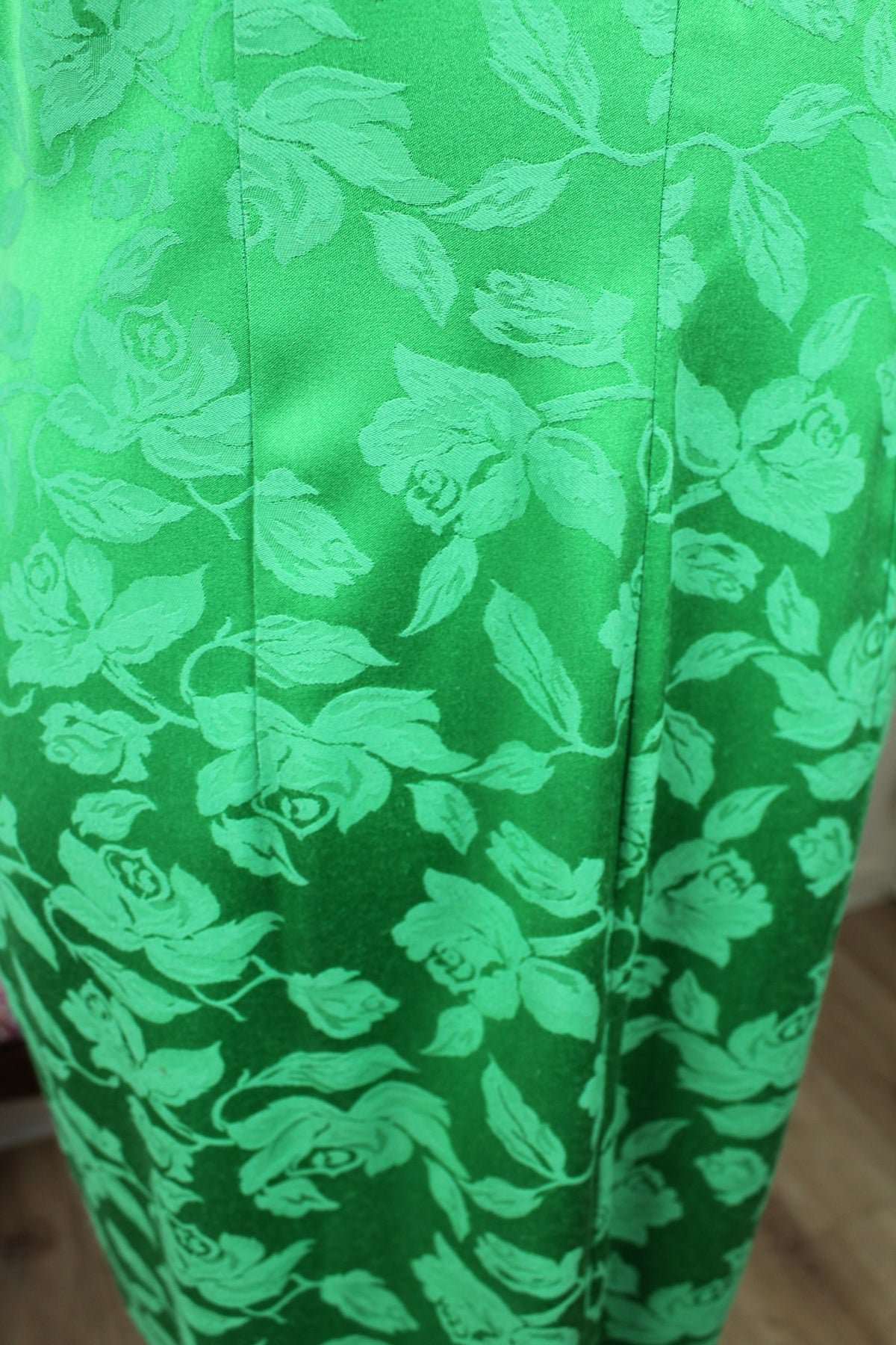 Robe vintage années 80/90 romantique vert satiné & roses ton sur ton - Taille 40