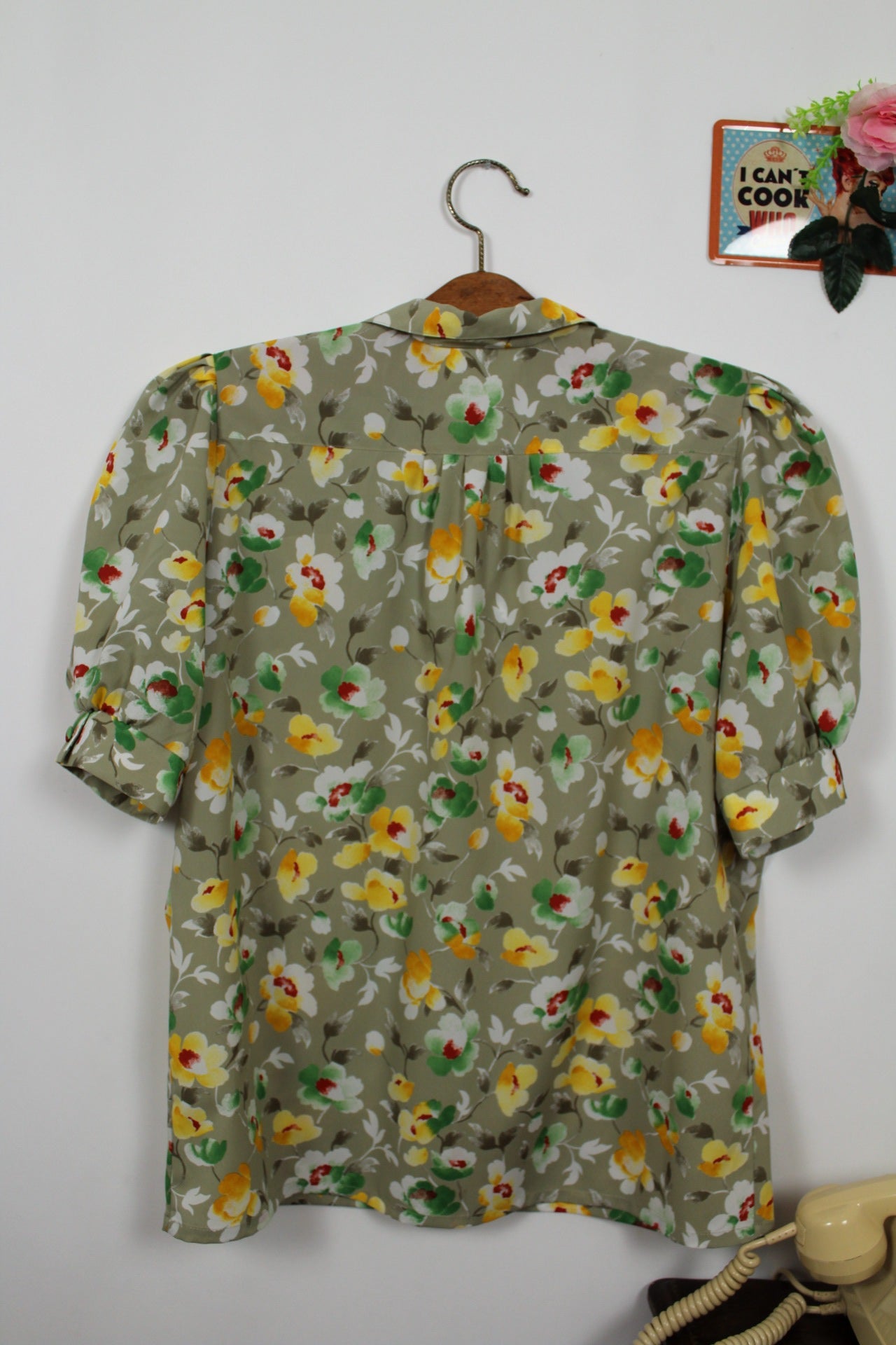 🌸🍒Chemise vintage 90's manches courtes kaki & fleurs jaunes lumineuses - Taille 40/42🍒🌸