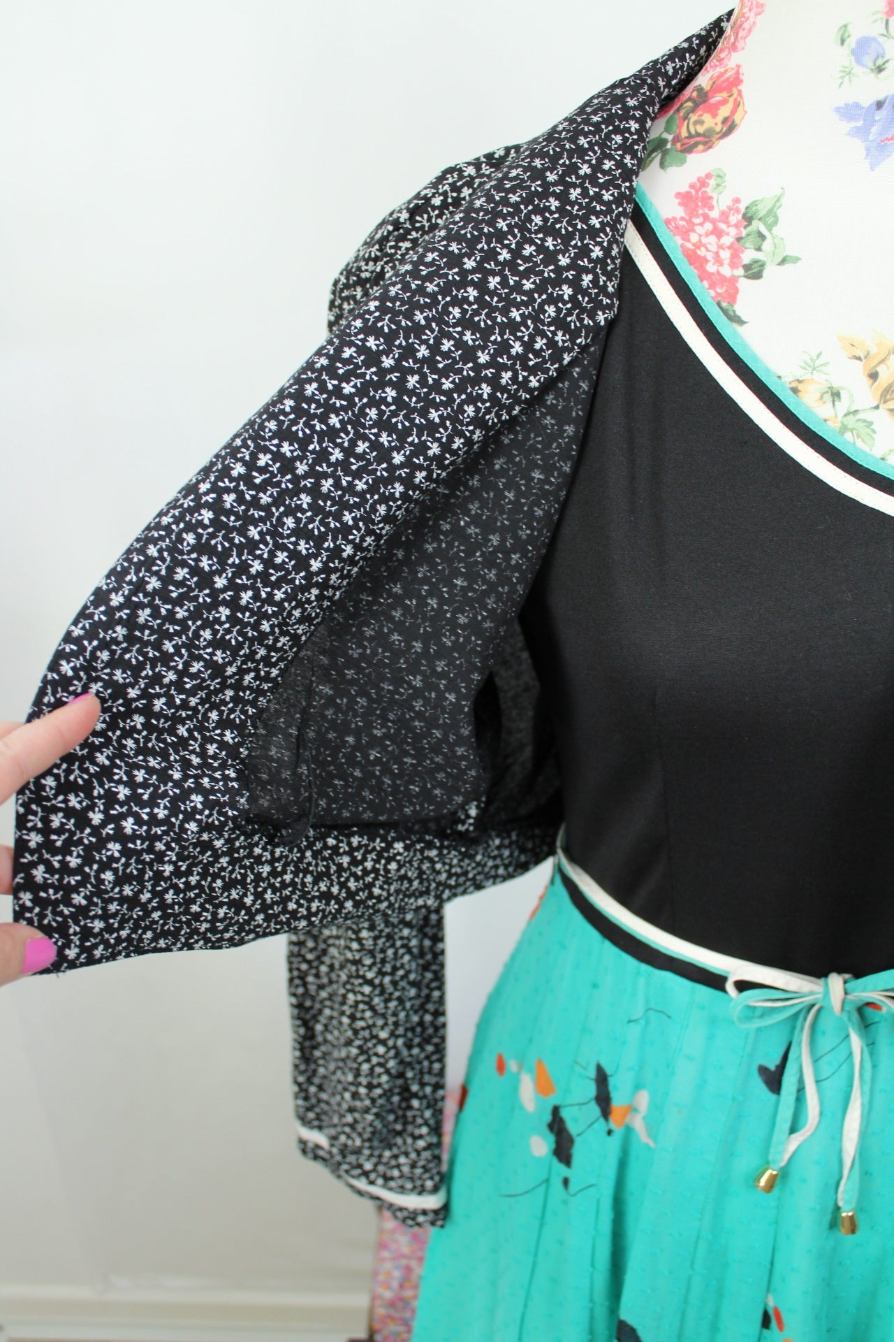🌸🍒Boléro vintage 90's noir imprimé de petites fleurs liberty bohème - Taille 38 à 42🍒🌸