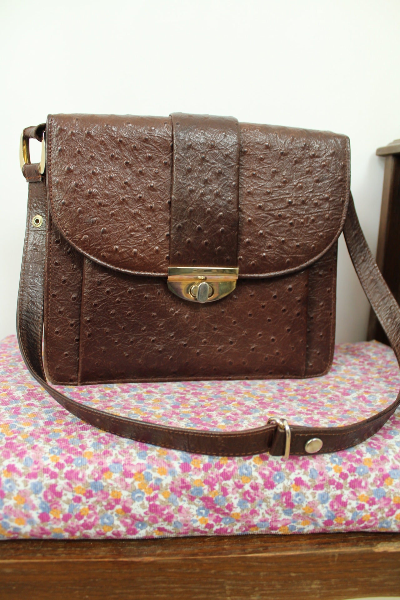 🌸🍒Sac vintage 70/80's cuir texturé imitation autruche & fermoir doré🍒🌸