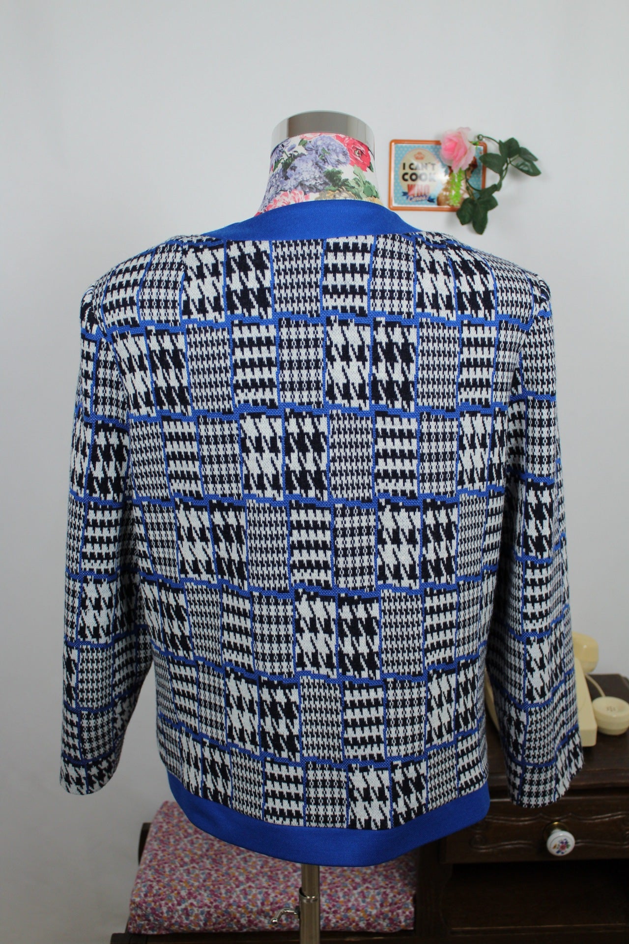🌸🍒Cardigan vintage 80/90s graphique bleu & noir - boutons dorés chic - Taille 40/42🍒🌸