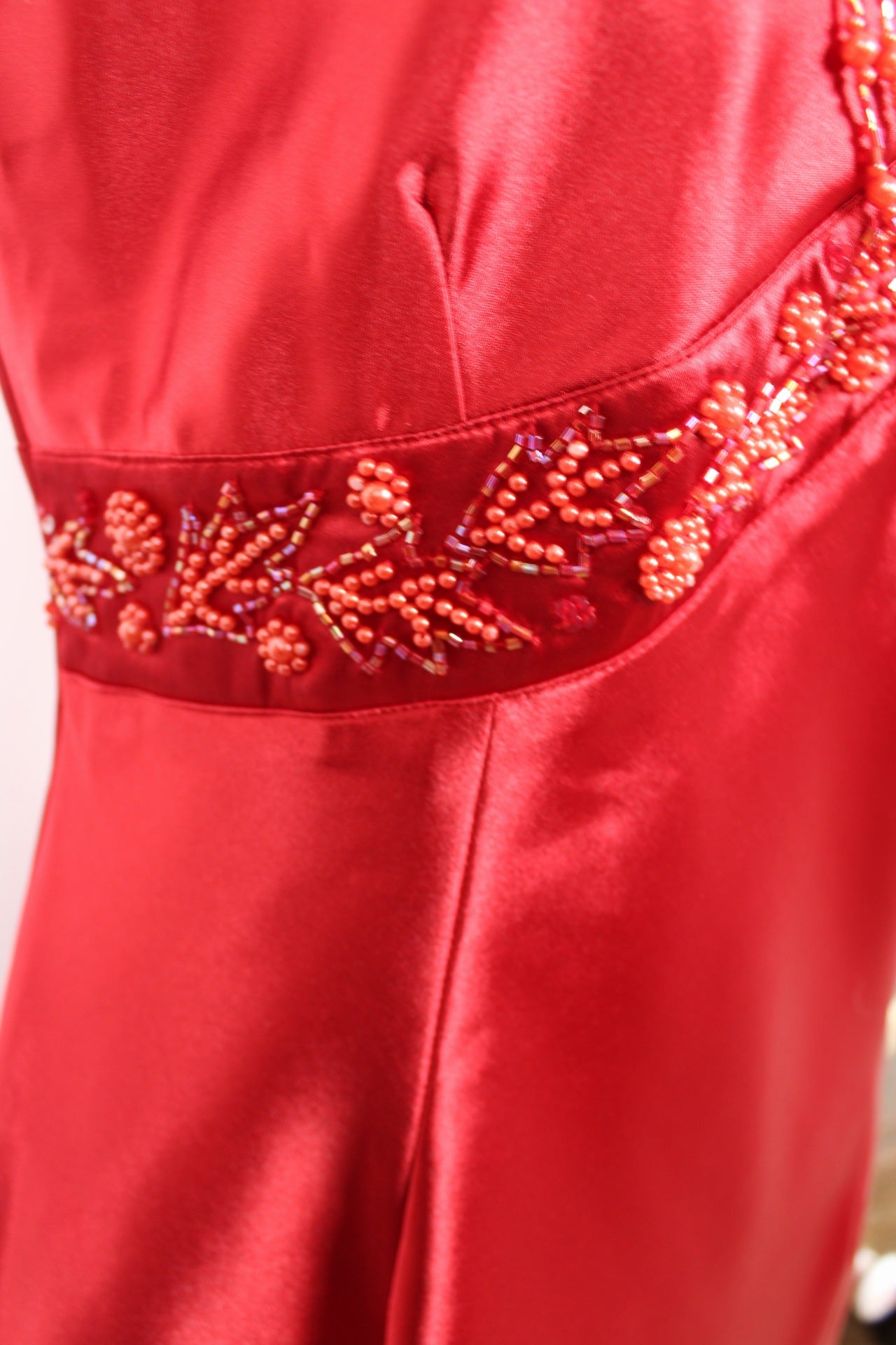 🌸🍒Robe de soirée rouge satinée vintage perlée 80/90s - collier intégré - Taille 36/38🍒🌸