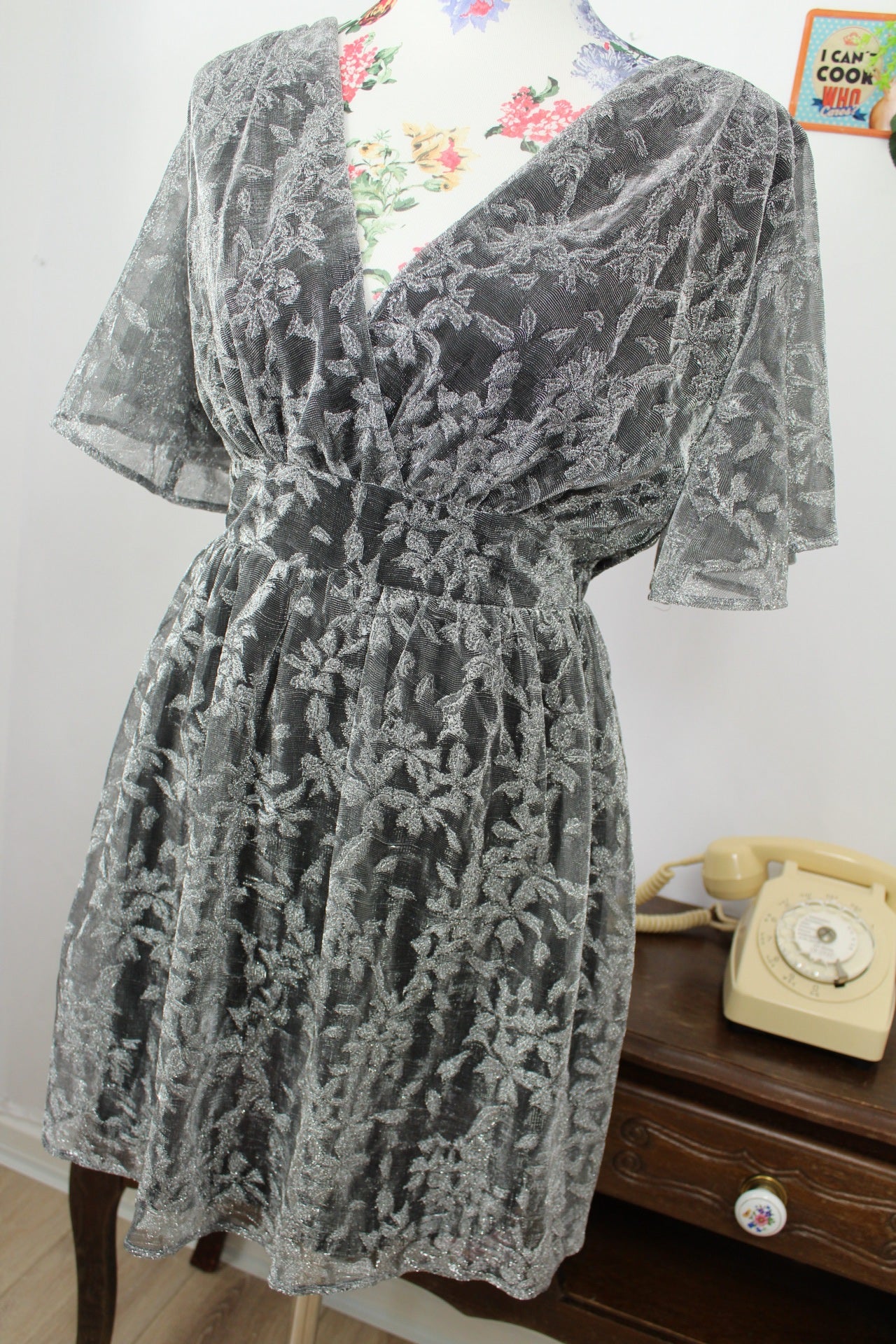 🌸🍒Robe rétro glitter lurex argentée fleurie Rétro & Icône Paris - Taille 36🍒🌸