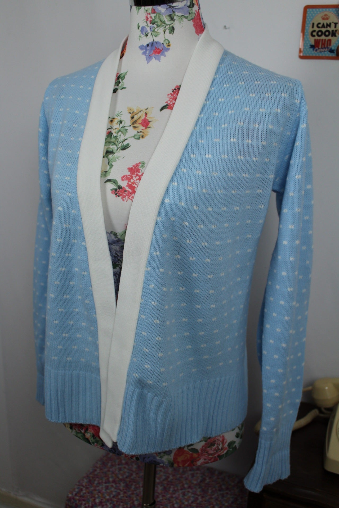 🌸🍒Cardigan vintage 80's bleu ciel à pois blanc pin up - Taille 38🍒🌸