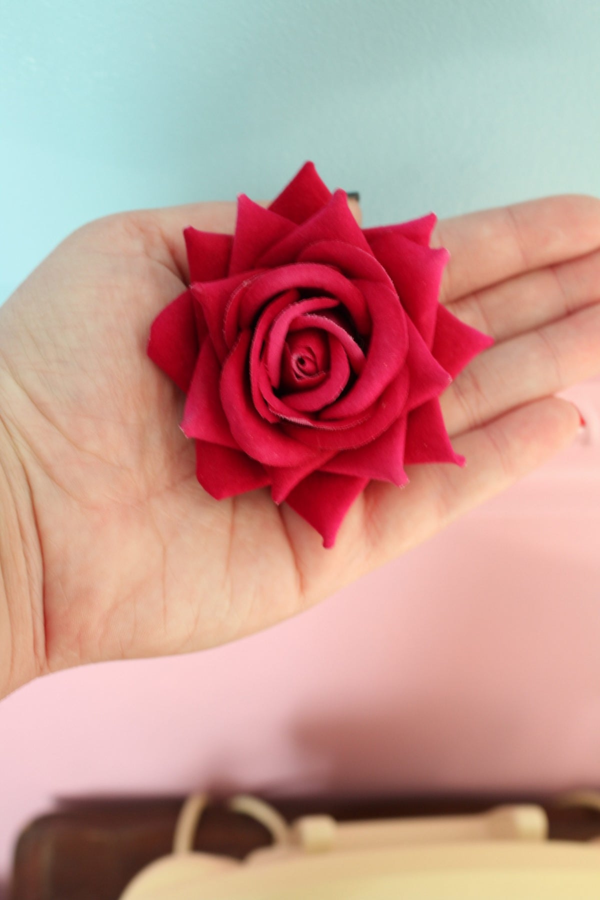 Pince à cheveux/broche rétro rose rouge pin-up/rockabilly