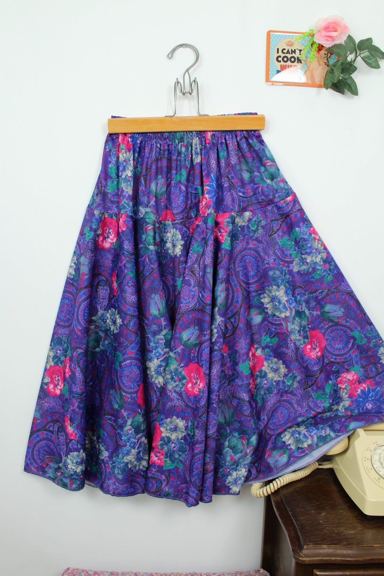 🌸🍒Jupe midi vintage 80's paisley/fleurie pep's fuchsia et violet - Taille 34 à 38🍒🌸