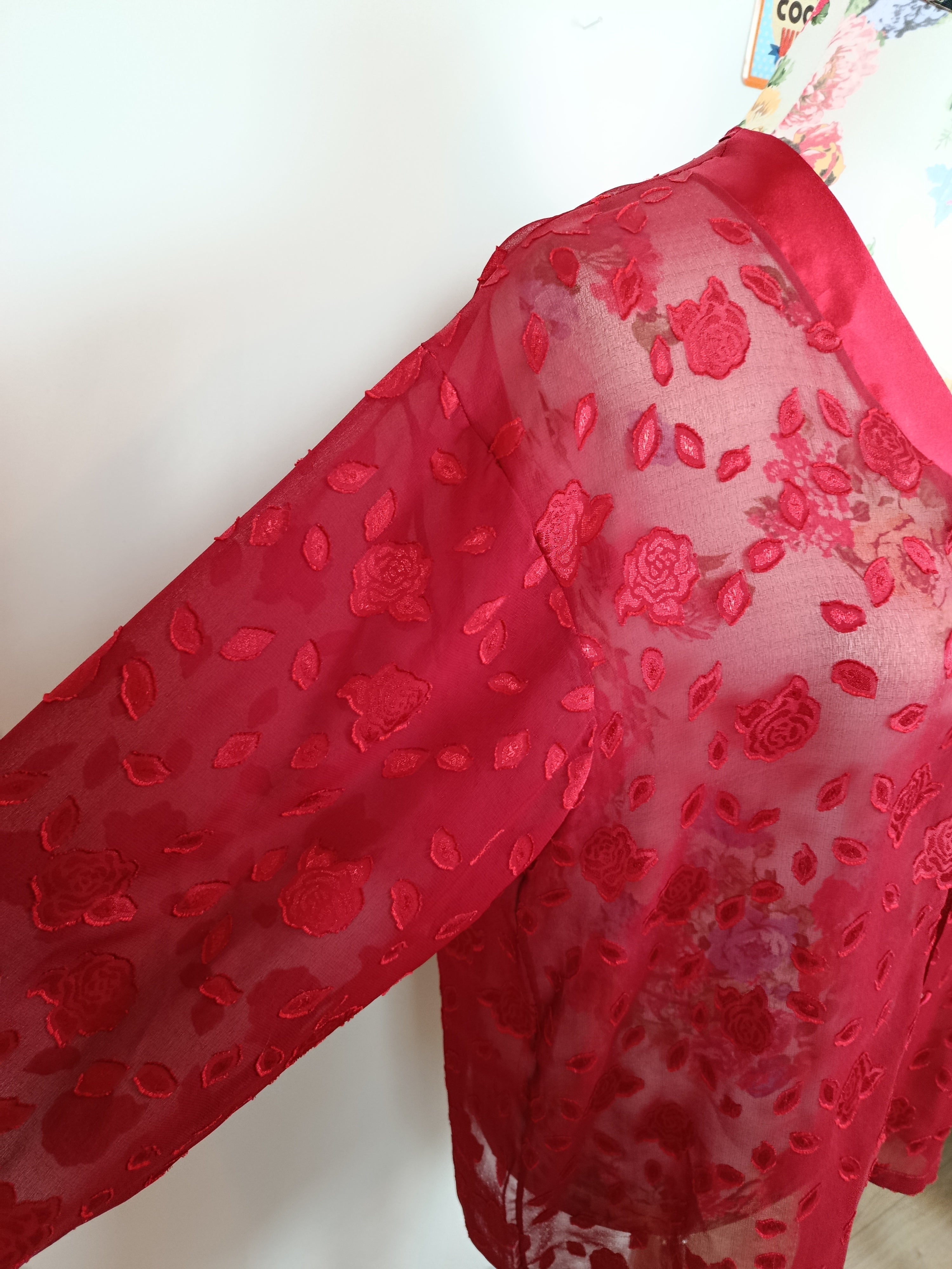 ✨Blouse vintage fleurie motifs roses et pétales - boutonnière satinée✨
