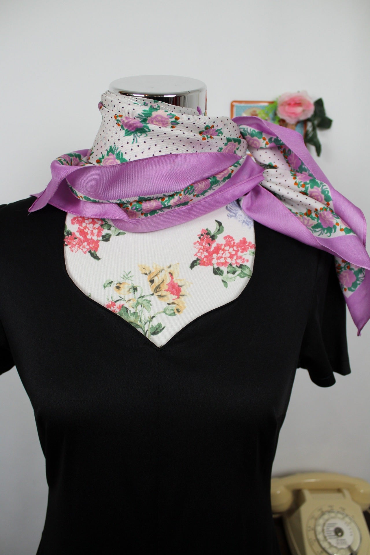 🌸🍒Foulard vintage 80's couleur lila motifs pois et roses 🍒🌸