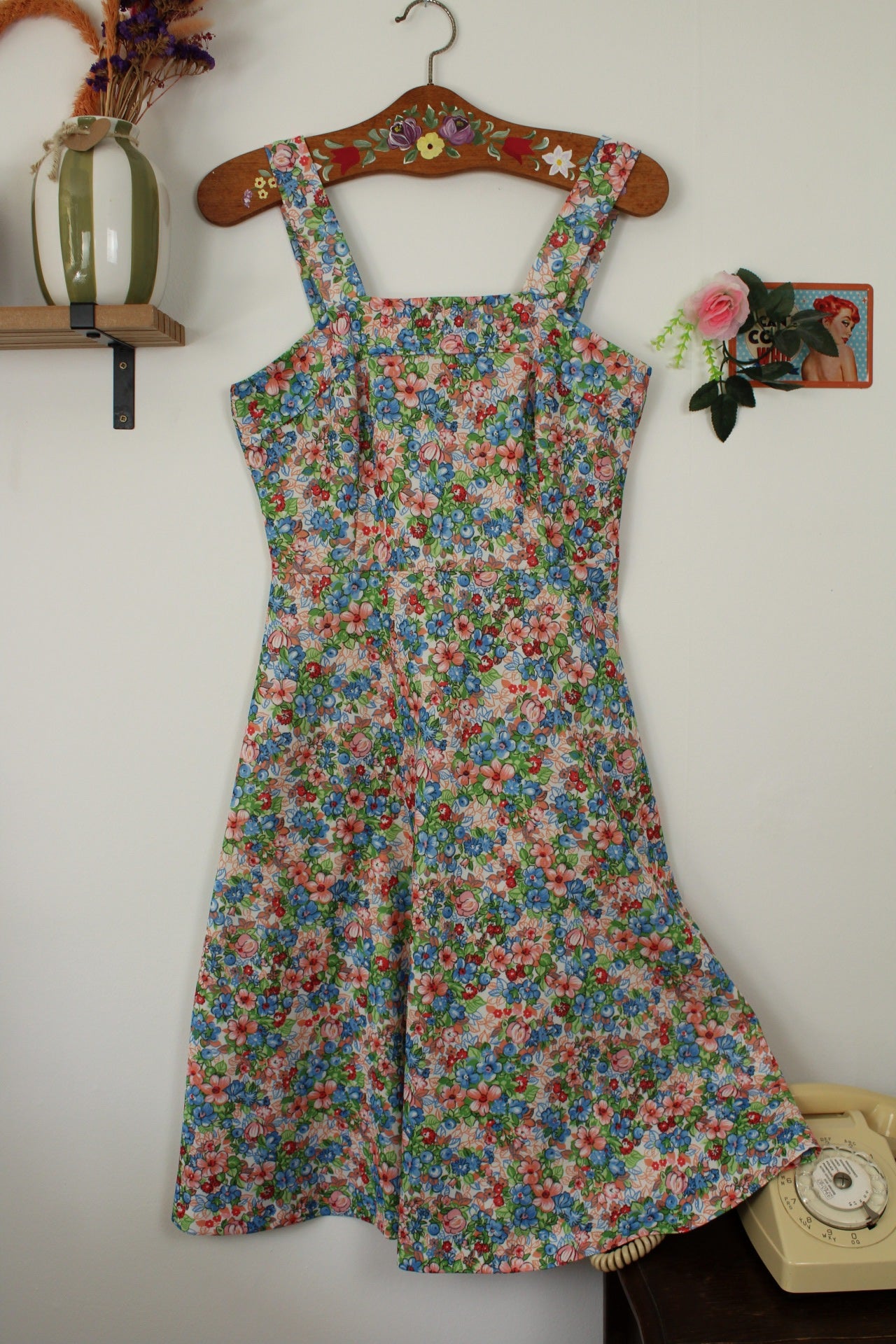 🌸🍒Robe vintage années 70 explosion de fleurs & petites myrtilles - coupe patineuse - Taille 36🍒🌸