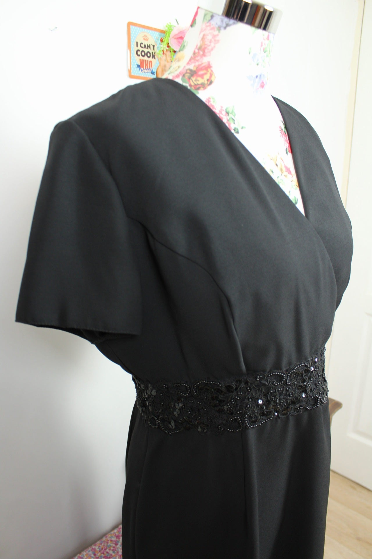 🌸🍒Robe noire vintage 90's ceinture perlée - élégante & coupe pin-up - Taille 38/40🍒🌸