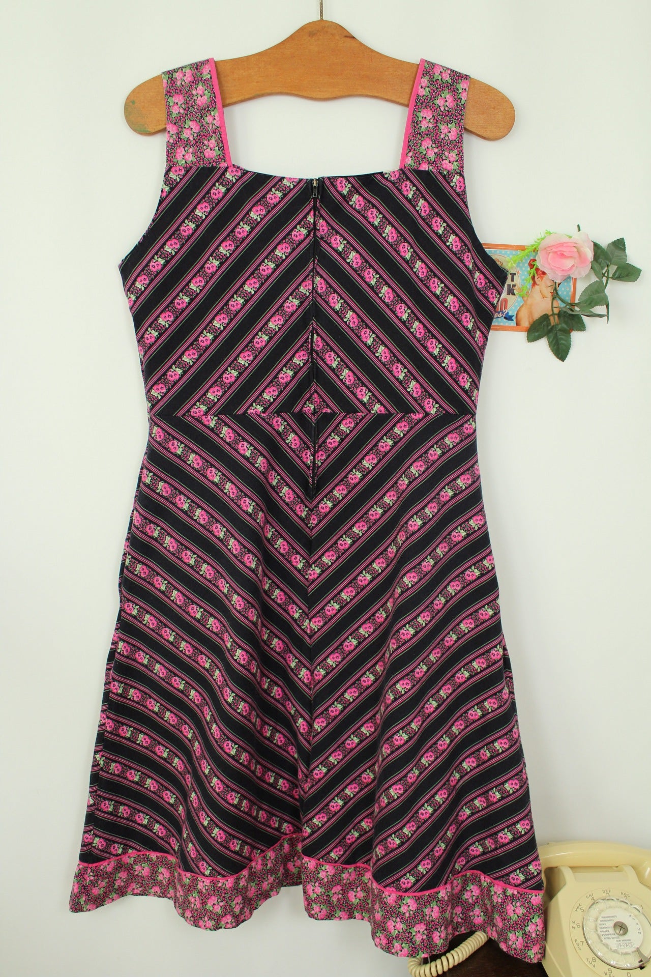 🌸🍒Robe vintage bohème folk 70's chevron fleurie rose fuchsia - Taille 38🍒🌸