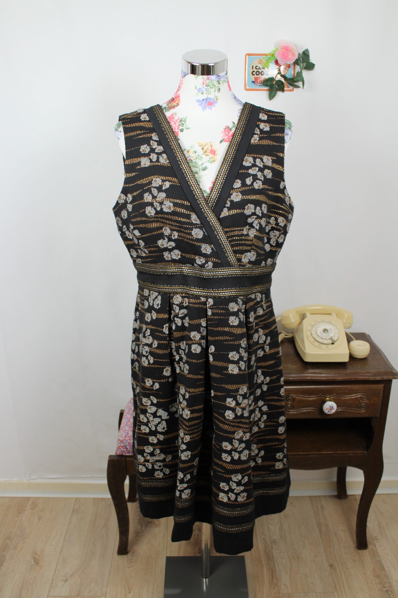 🌸🍒Robe épaisse noire brodée or et argent - Maison 1.2.3 - style chic d'hiver - Taille 42/44🍒🌸