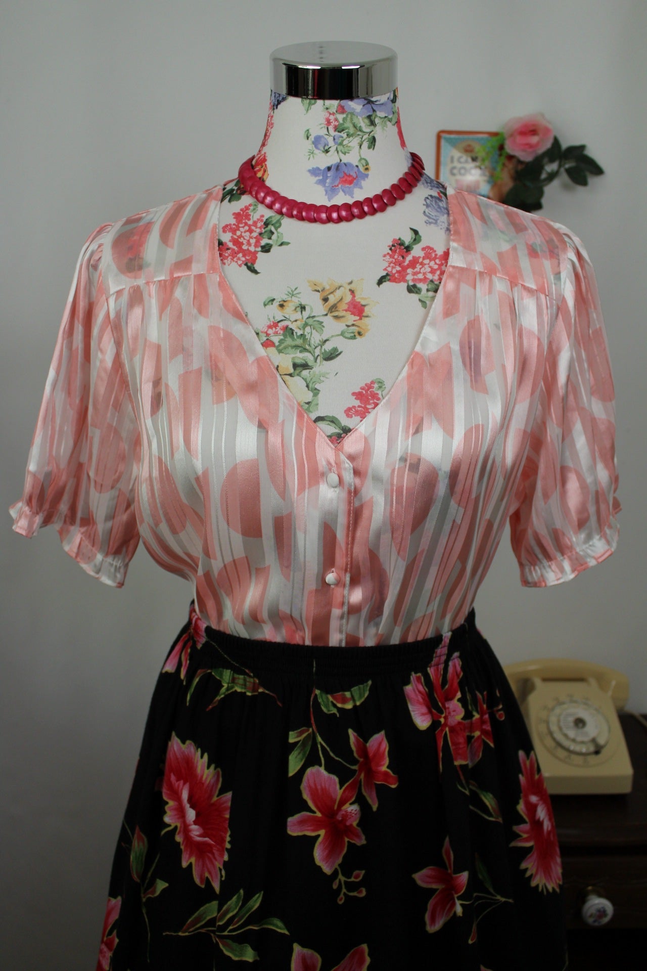 🌸🍒Blouse rétro rayée blanc satiné & demi-sphères rose pastel romantique - Taille 42/44🍒🌸