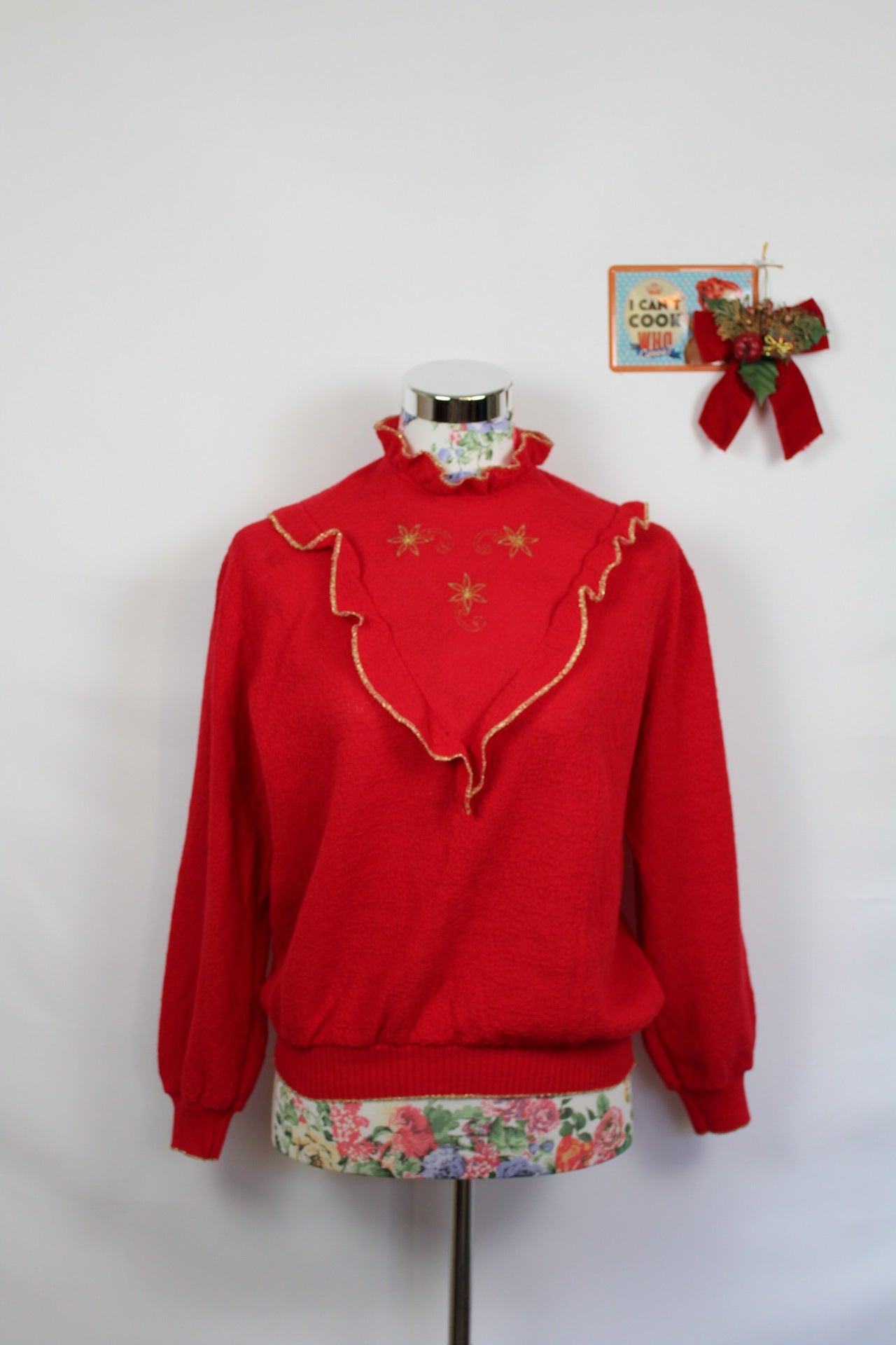 ✨Pull rouge vintage 80's à volants & fleurs brodées dorées - pull de fêtes ✨