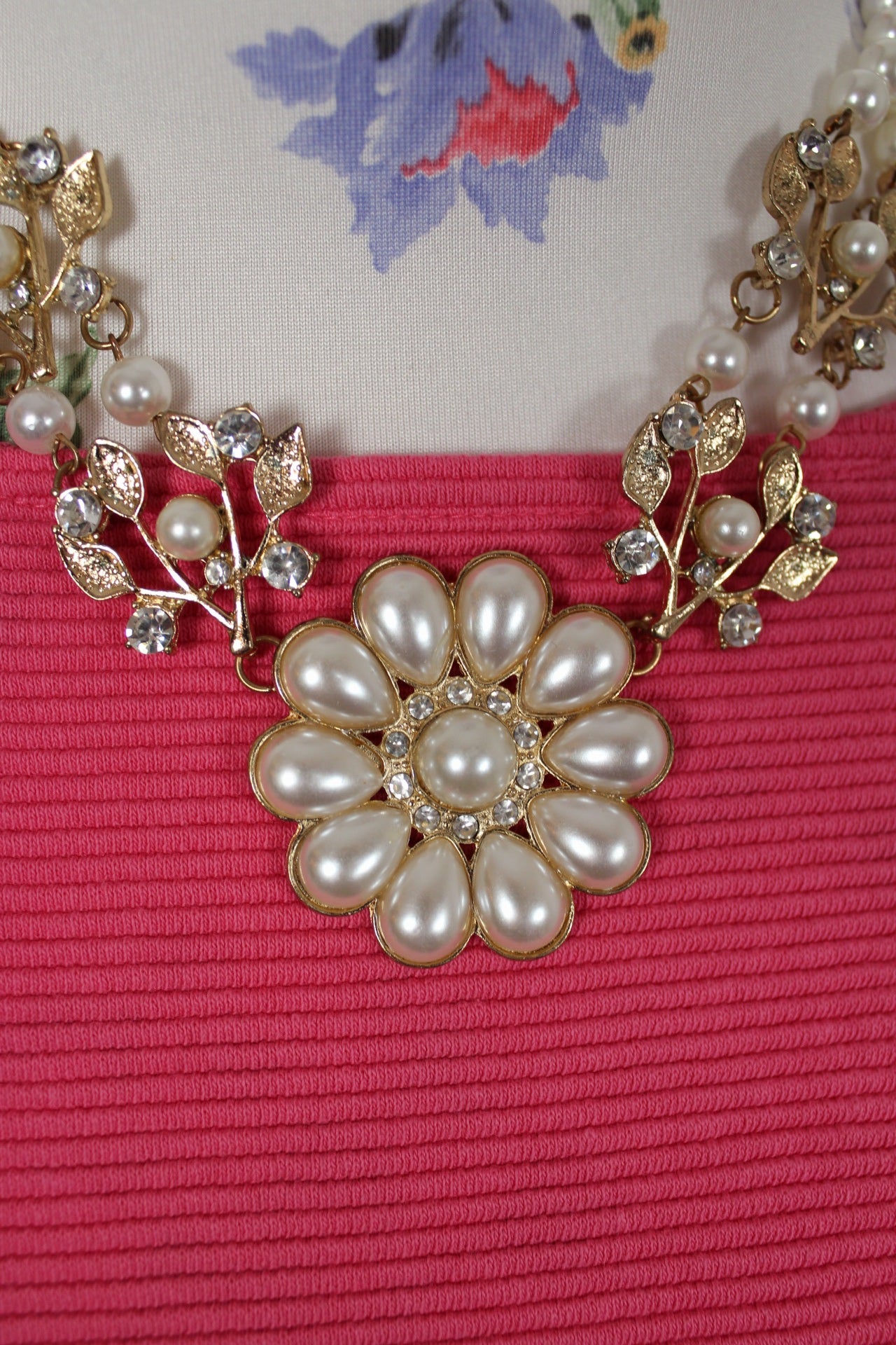 🌸🍒Collier fantaisie vintage années 80 - perles nacrées & fleurs dorées🍒🌸