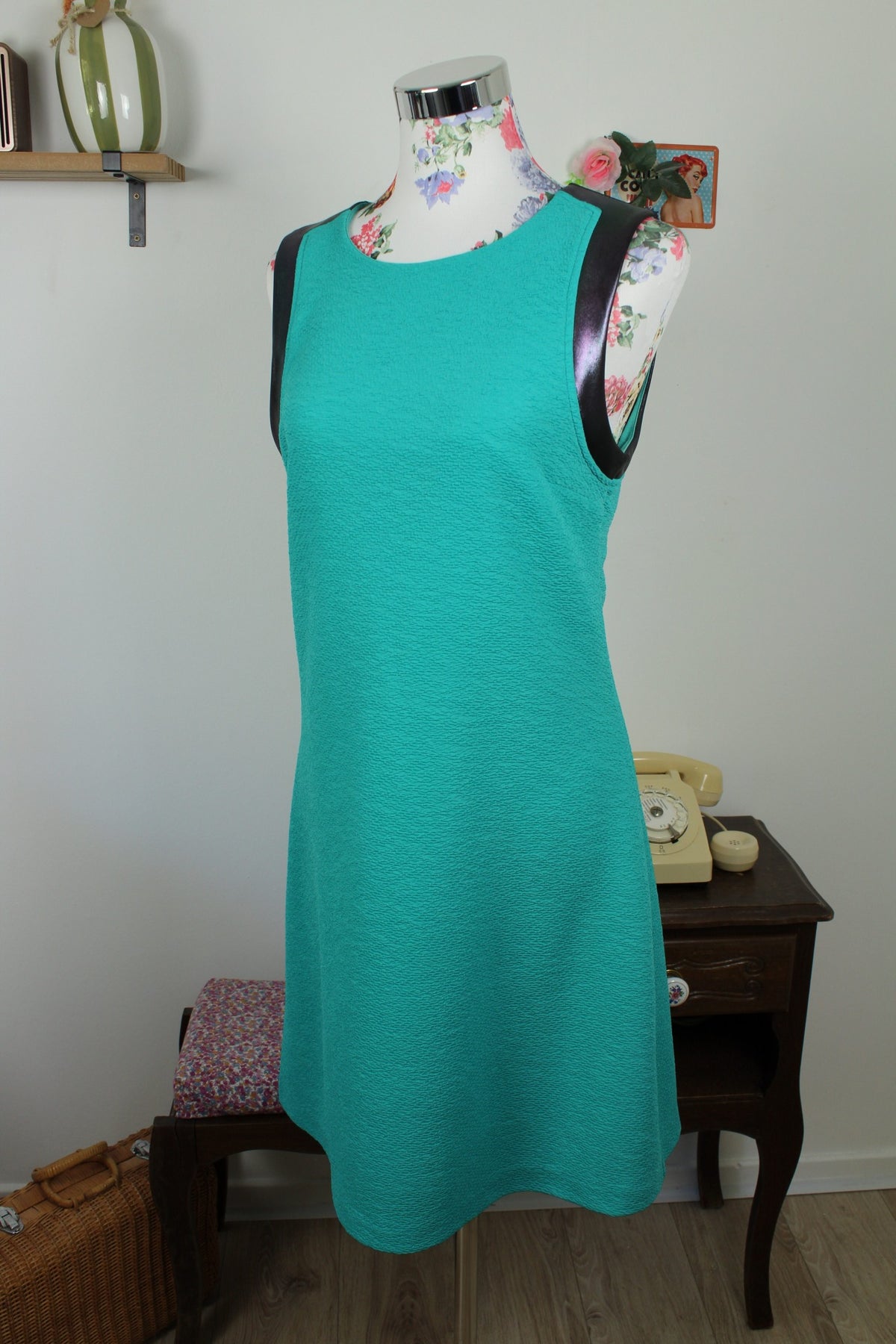 Robe Cop Copine vert bleuté texturé & bandes d'épaules lumineuses arc-en-ciel - Taille 38