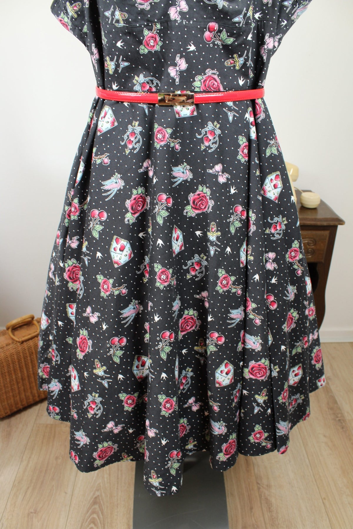 Robe pin-up/rockabilly Hell Bunny - pois, hirondelles & cerises - Taille 48