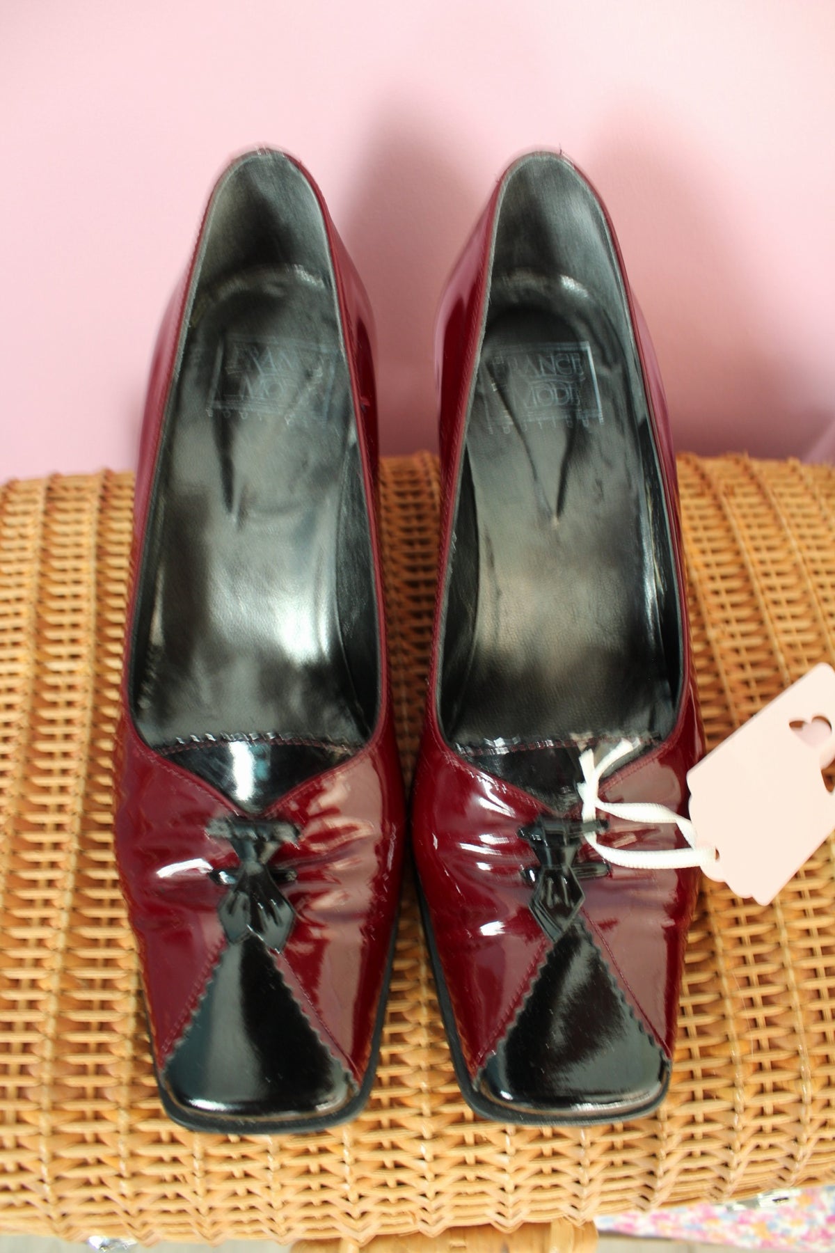 Escarpins vintage années 70 en cuir bordeaux verni & petites cravates - pointure 37
