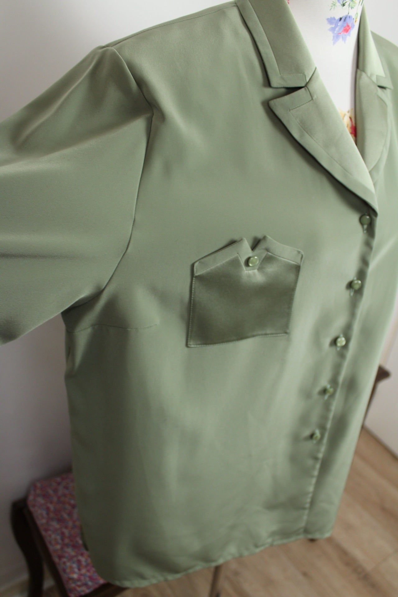 🌸🍒Chemise vintage 80/90's vert sauge satinée - chic made in France - Taille 46/48🍒🌸
