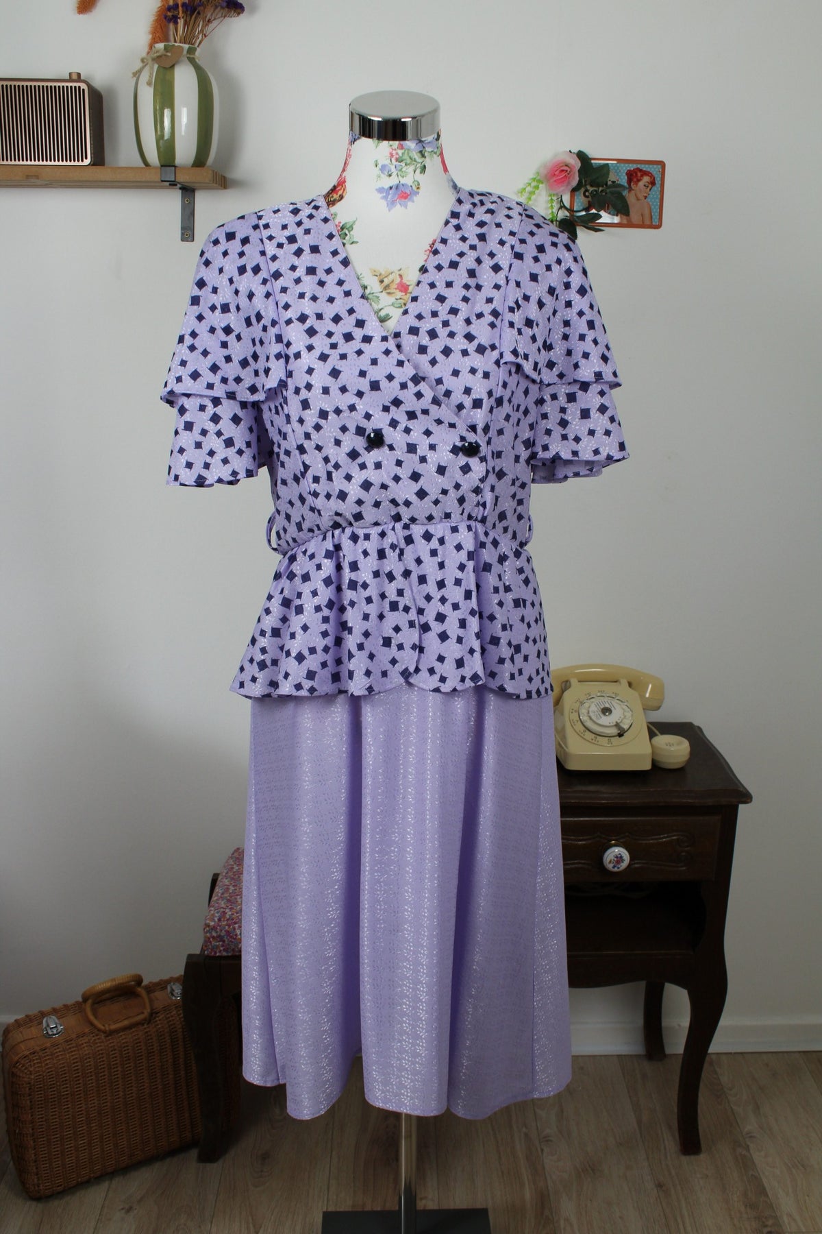 Robe vintage années 80 Shiny Paris - lilas satiné & volants romantiques - Taille 38/40