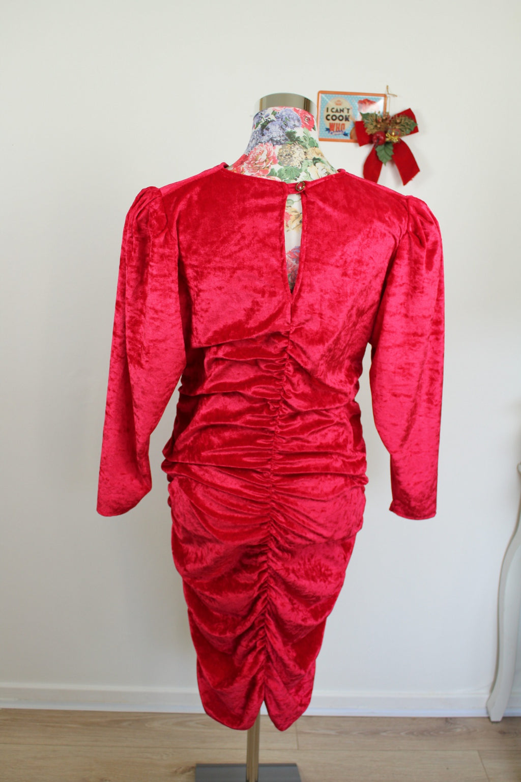 ✨Robe rouge en velours satiné drapé 80's - robe de soirée made in France✨