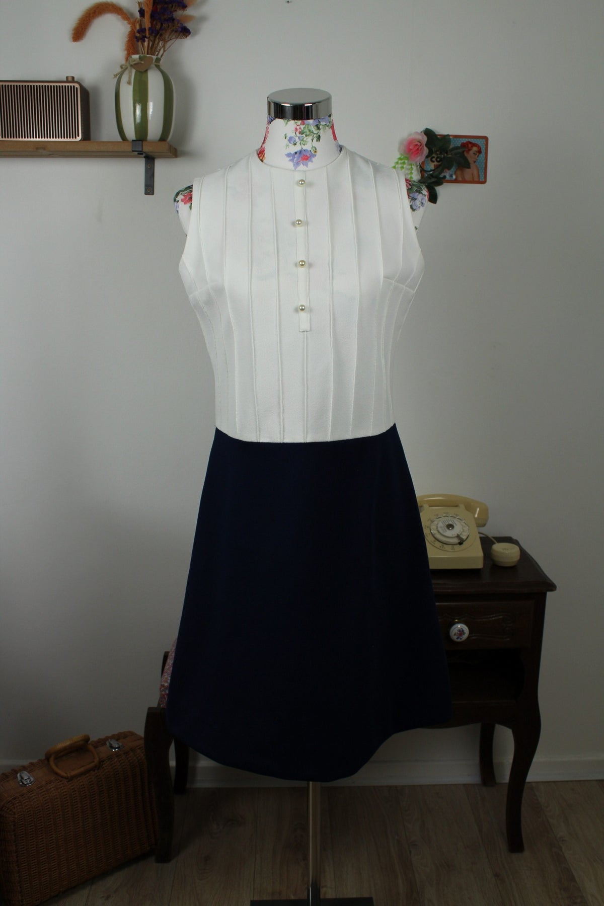 Robe preppy vintage années 60 blanche & marine chic - boutons nacrés - Taille 38