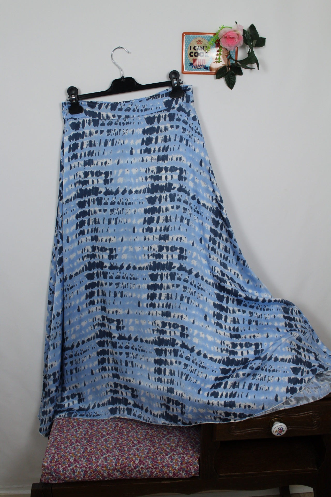 🍒🌸Jupe longue vintage 90's Made in Italy bleu satiné motifs tie & dye – Taille 36/38🌸🍒