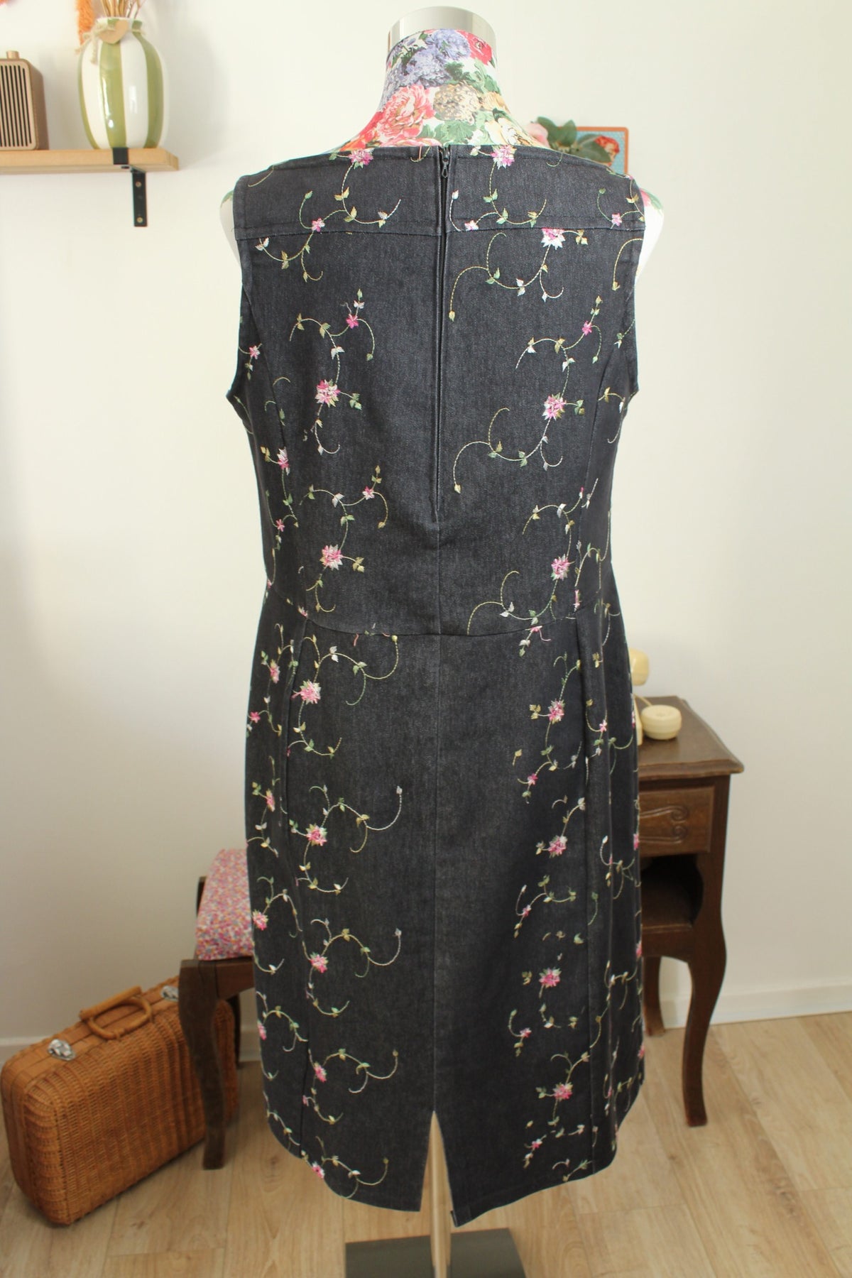 Robe en jean vintage années 90 - gris foncé brodée de fleurs - Taille 40