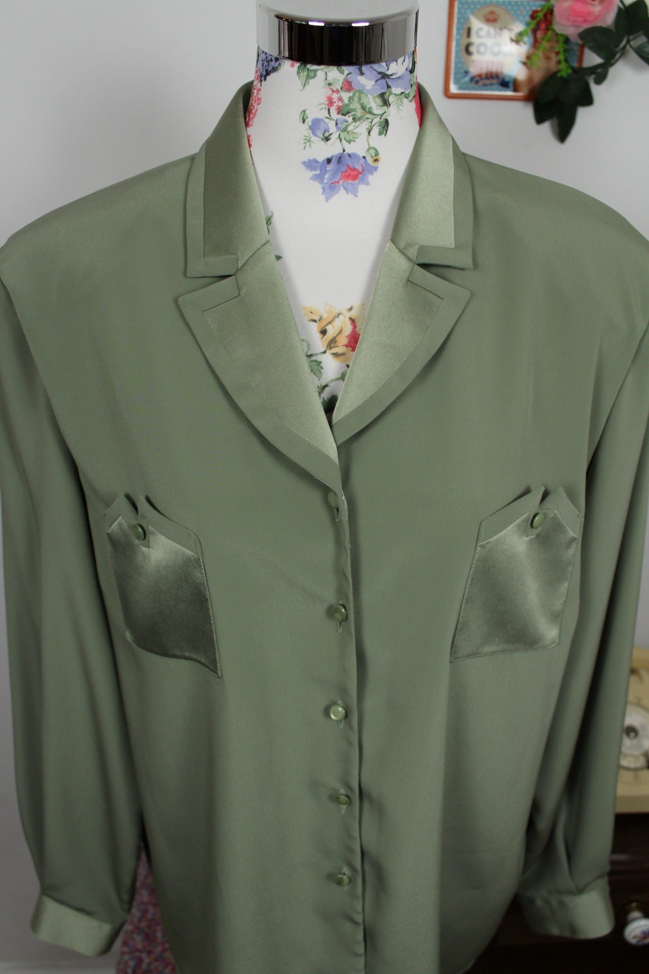 🌸🍒Chemise vintage 80/90's vert sauge satinée - chic made in France - Taille 46/48🍒🌸