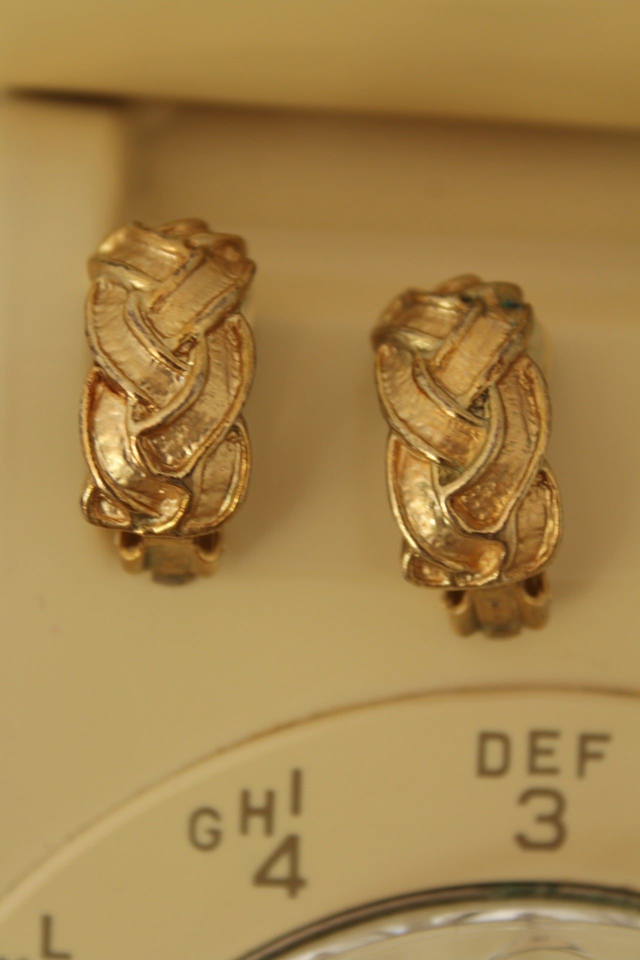 🌸🍒Boucles d'oreilles vintage 80's métal doré entrelacé sculptural 🍒🌸