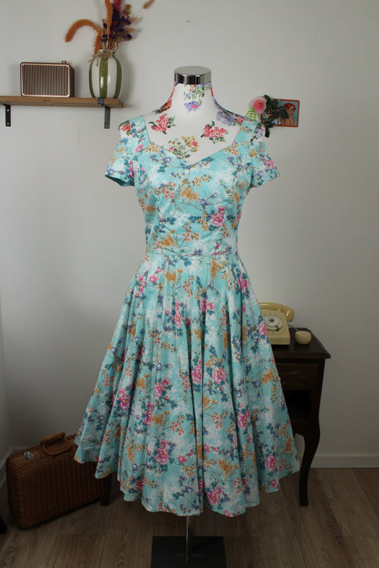 Robe pin-up/rockabilly Hell Bunny bleu ciel intense fleurie - Taille 34 petit 36