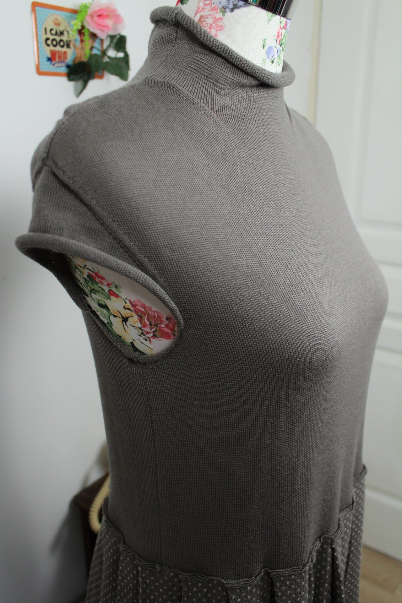 🌸🍒Robe grise en laine toute douce - jupe plissée à petits pois - Taille 38/40🍒🌸