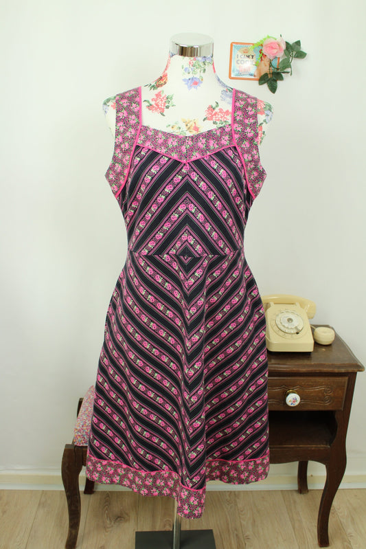 🌸🍒Robe vintage bohème folk 70's chevron fleurie rose fuchsia - Taille 38🍒🌸