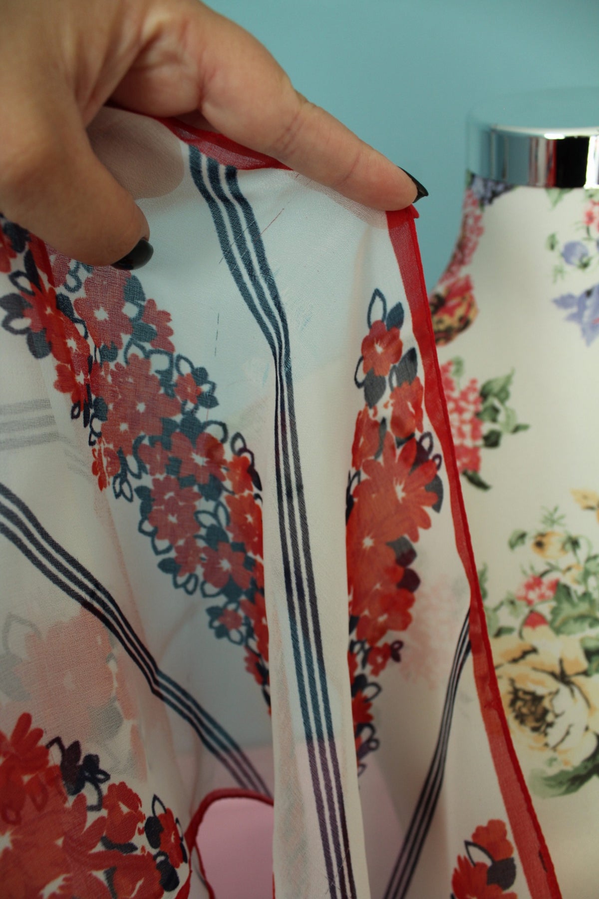 Foulard vintage années 70 guirlandes de fleurs romantiques