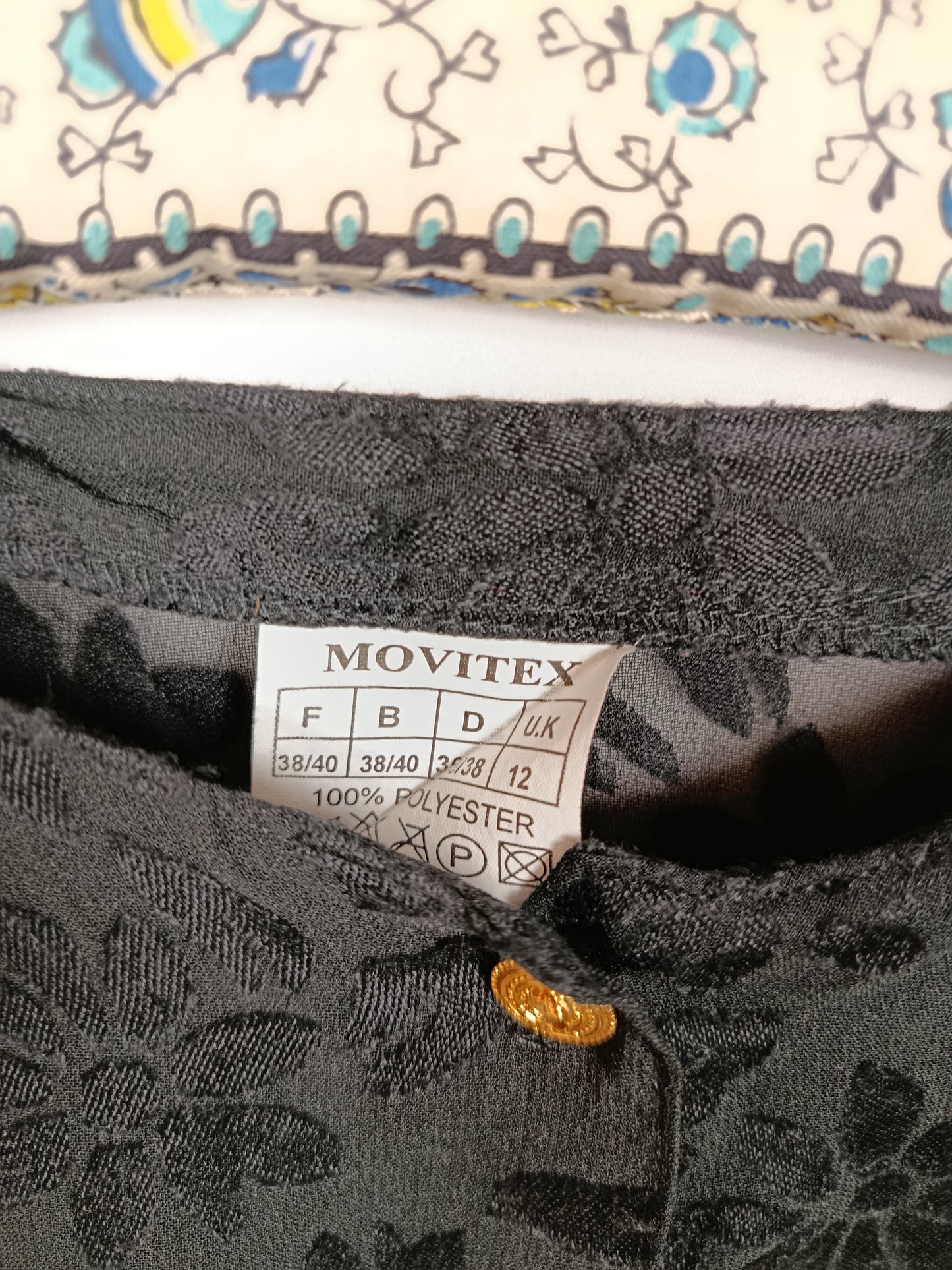 ✨Blouse vintage noire transparente 80's - boutons dorés & fleurs en relief✨